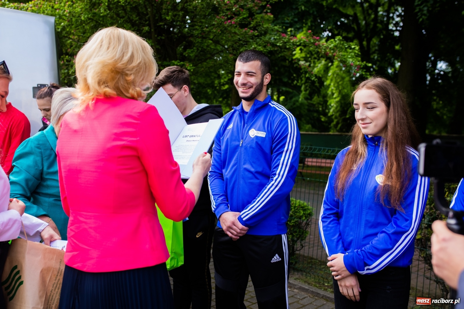Zdjęcie w galerii na portalu naszraciborz.pl: Tężnia, obiekty sportowe, nagrody - wiceminister i członkini zarządu województwa w Raciborzu [FOTO i WIDEO] wiadomości z regionu