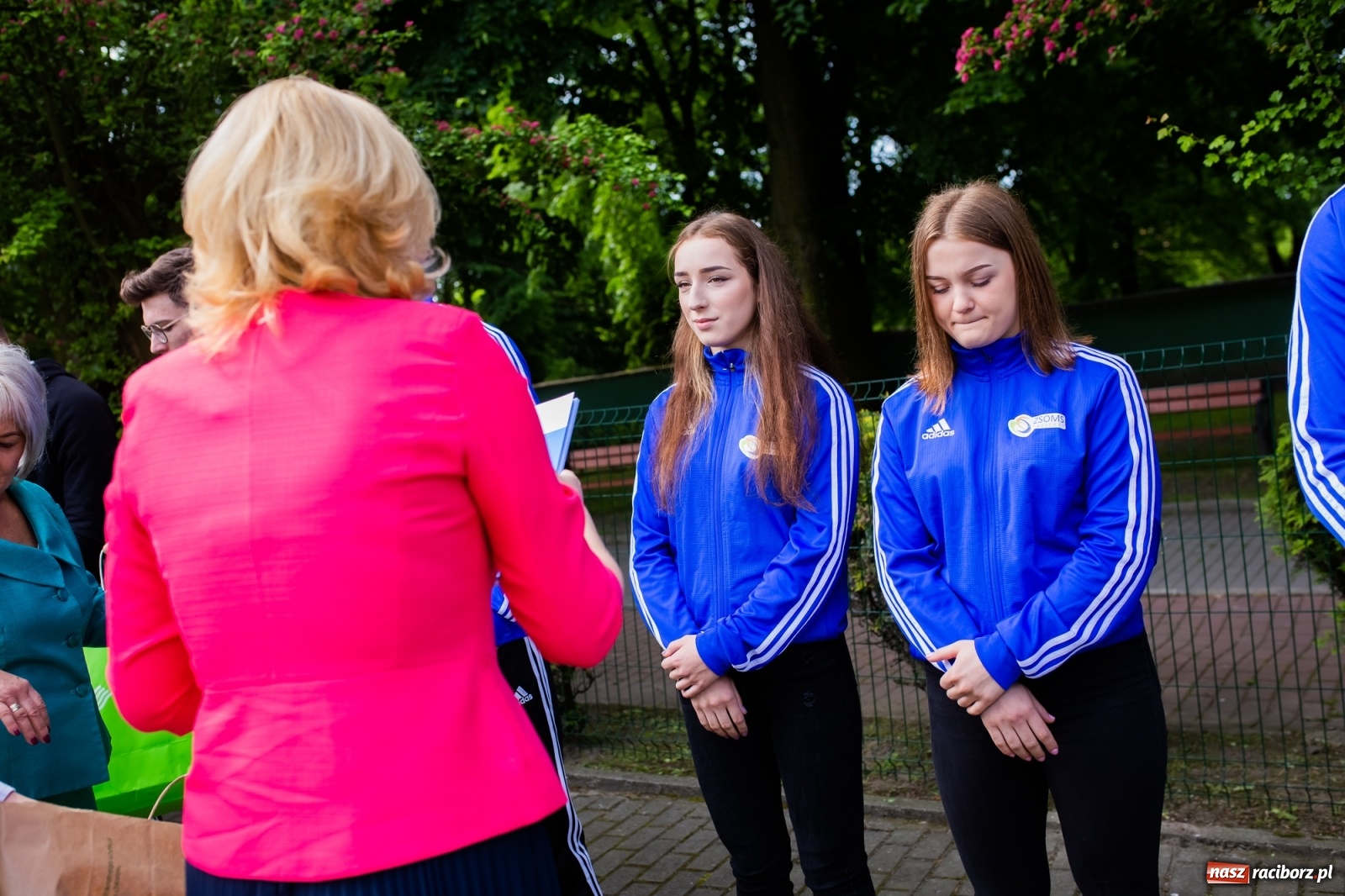 Zdjęcie w galerii na portalu naszraciborz.pl: Tężnia, obiekty sportowe, nagrody - wiceminister i członkini zarządu województwa w Raciborzu [FOTO i WIDEO] wiadomości z regionu