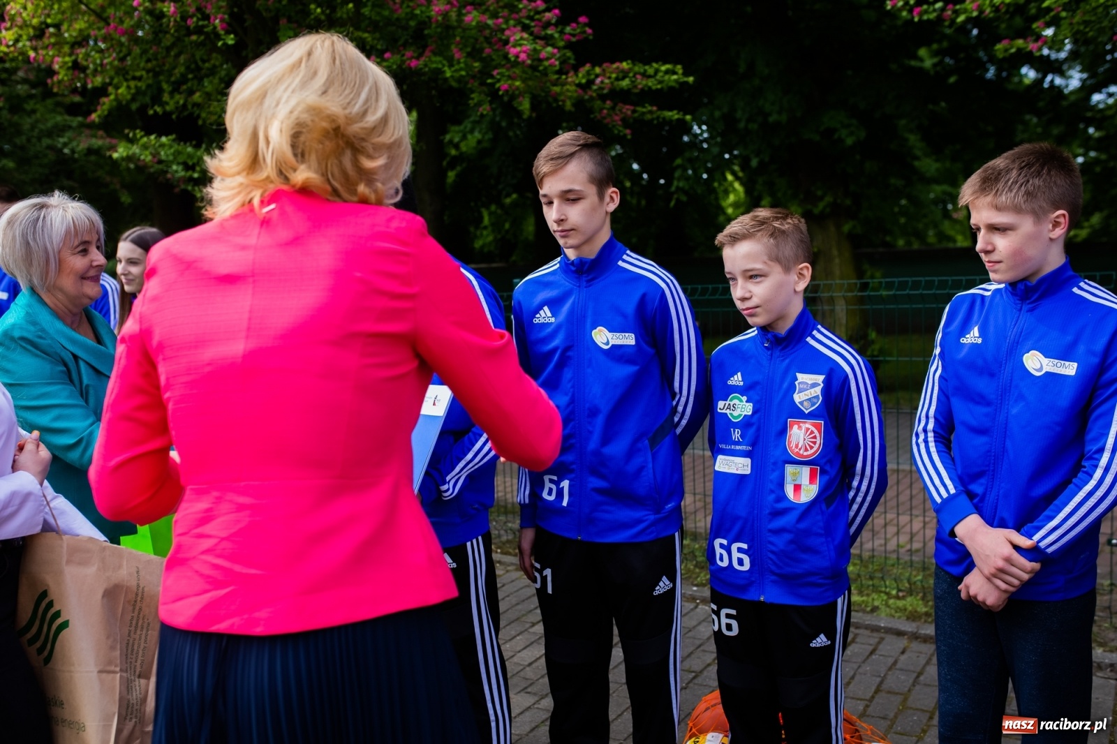 Zdjęcie w galerii na portalu naszraciborz.pl: Tężnia, obiekty sportowe, nagrody - wiceminister i członkini zarządu województwa w Raciborzu [FOTO i WIDEO] wiadomości z regionu