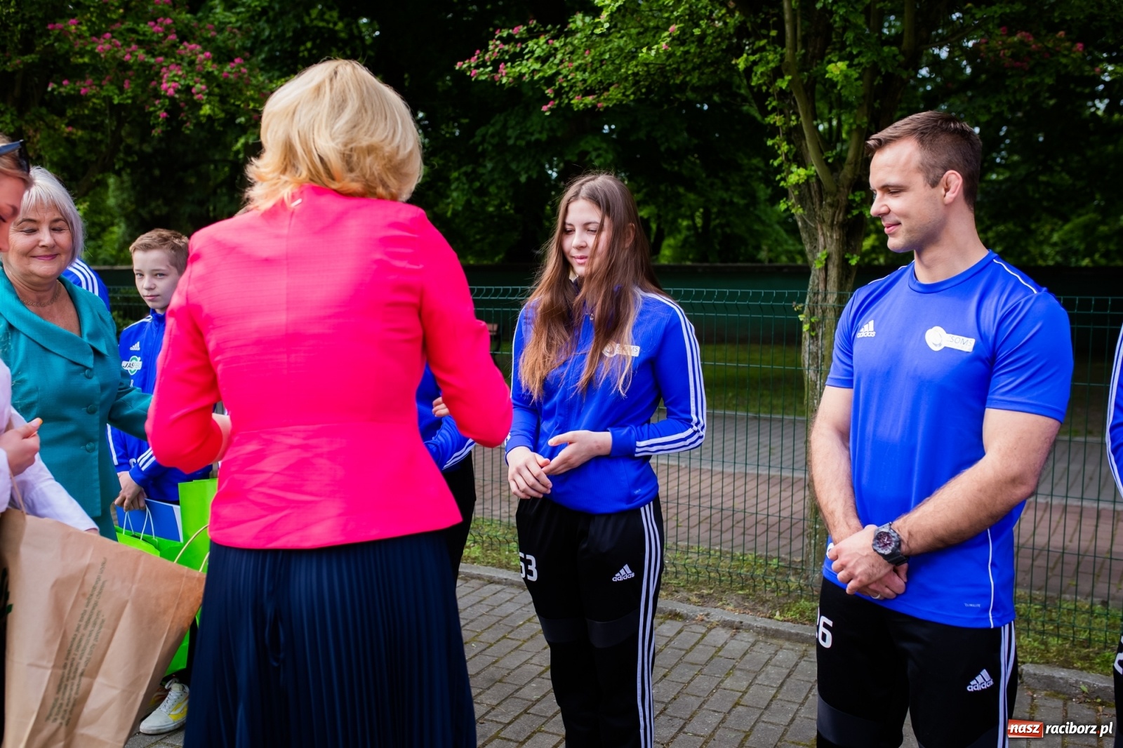 Zdjęcie w galerii na portalu naszraciborz.pl: Tężnia, obiekty sportowe, nagrody - wiceminister i członkini zarządu województwa w Raciborzu [FOTO i WIDEO] wiadomości z regionu