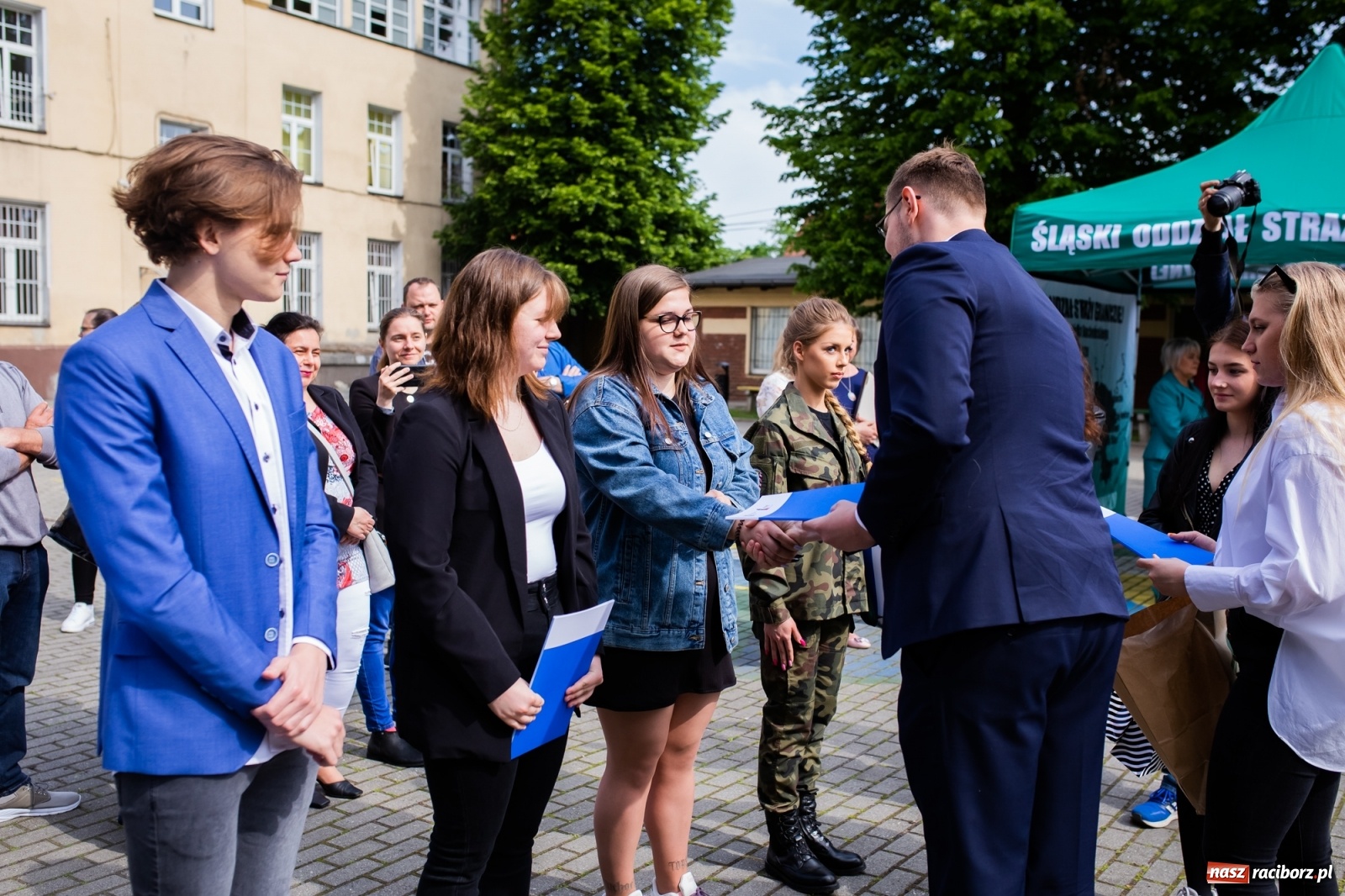 Zdjęcie w galerii na portalu naszraciborz.pl: Tężnia, obiekty sportowe, nagrody - wiceminister i członkini zarządu województwa w Raciborzu [FOTO i WIDEO] wiadomości z regionu
