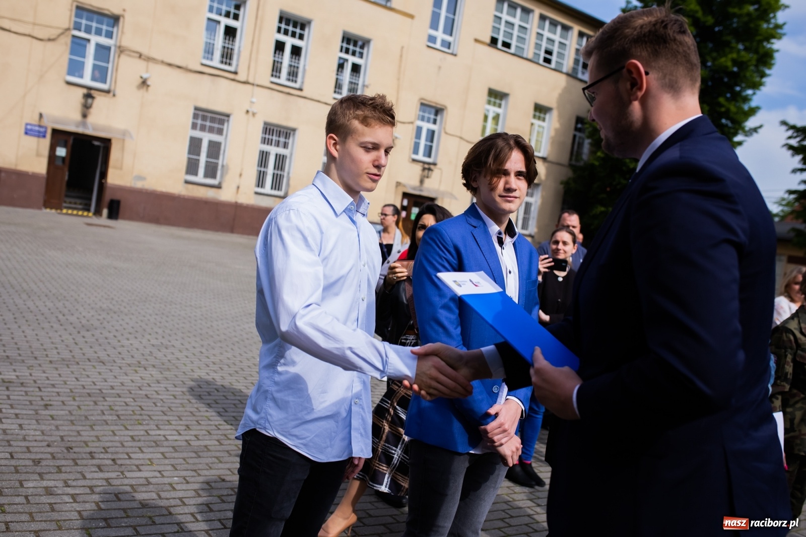 Zdjęcie w galerii na portalu naszraciborz.pl: Tężnia, obiekty sportowe, nagrody - wiceminister i członkini zarządu województwa w Raciborzu [FOTO i WIDEO] wiadomości z regionu