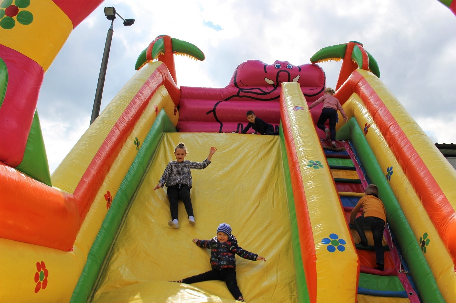 Zdjęcie w galerii na portalu naszraciborz.pl: Rodzinny festyn na Dzień Dziecka w Nędzy wiadomości z regionu