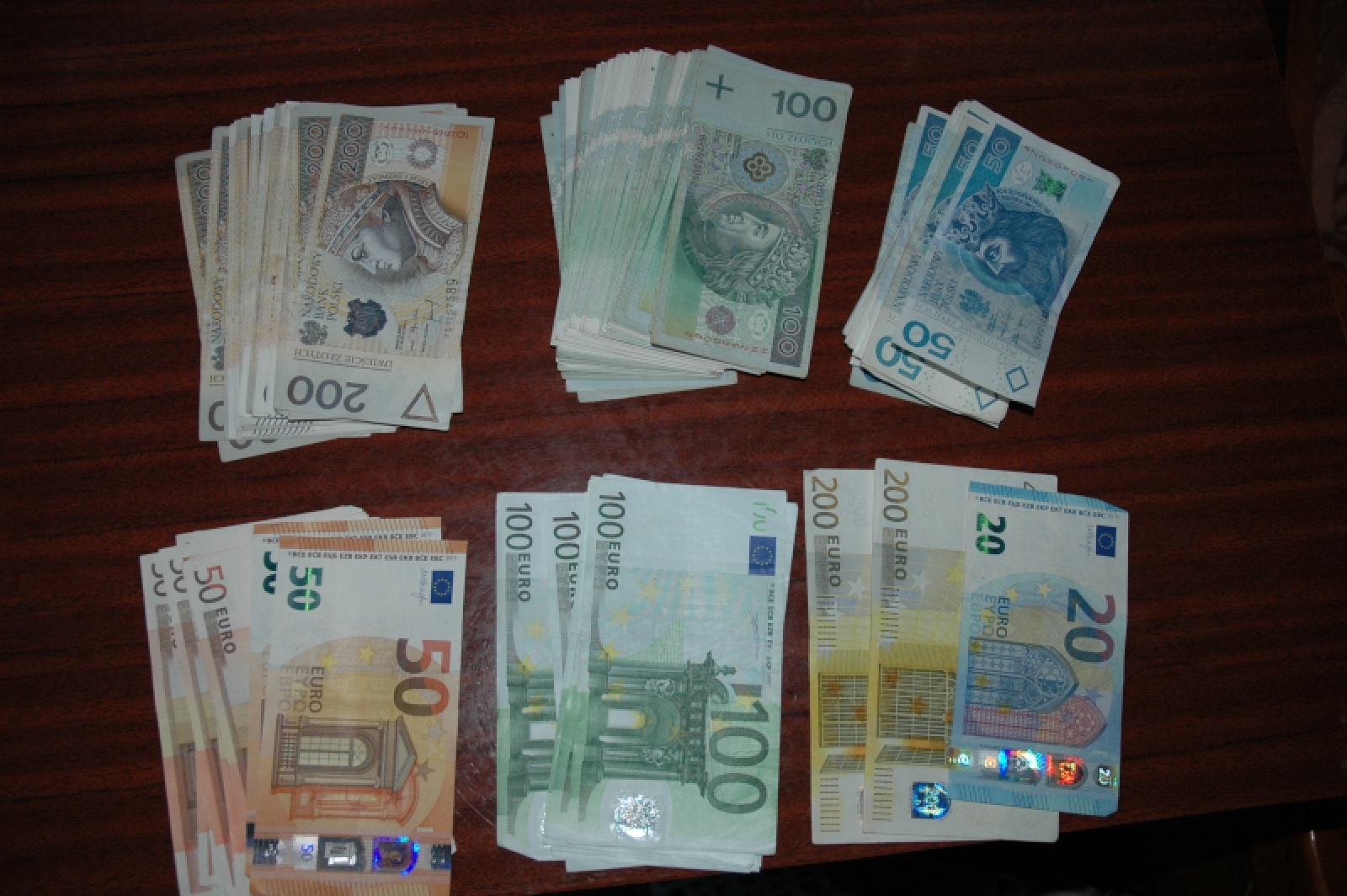 Zdjęcie w galerii na portalu naszraciborz.pl: Rozbito zorganizowaną międzynarodową grupę przestępczą legalizującą cudzoziemcom pobyt na terenie RP wiadomości z regionu