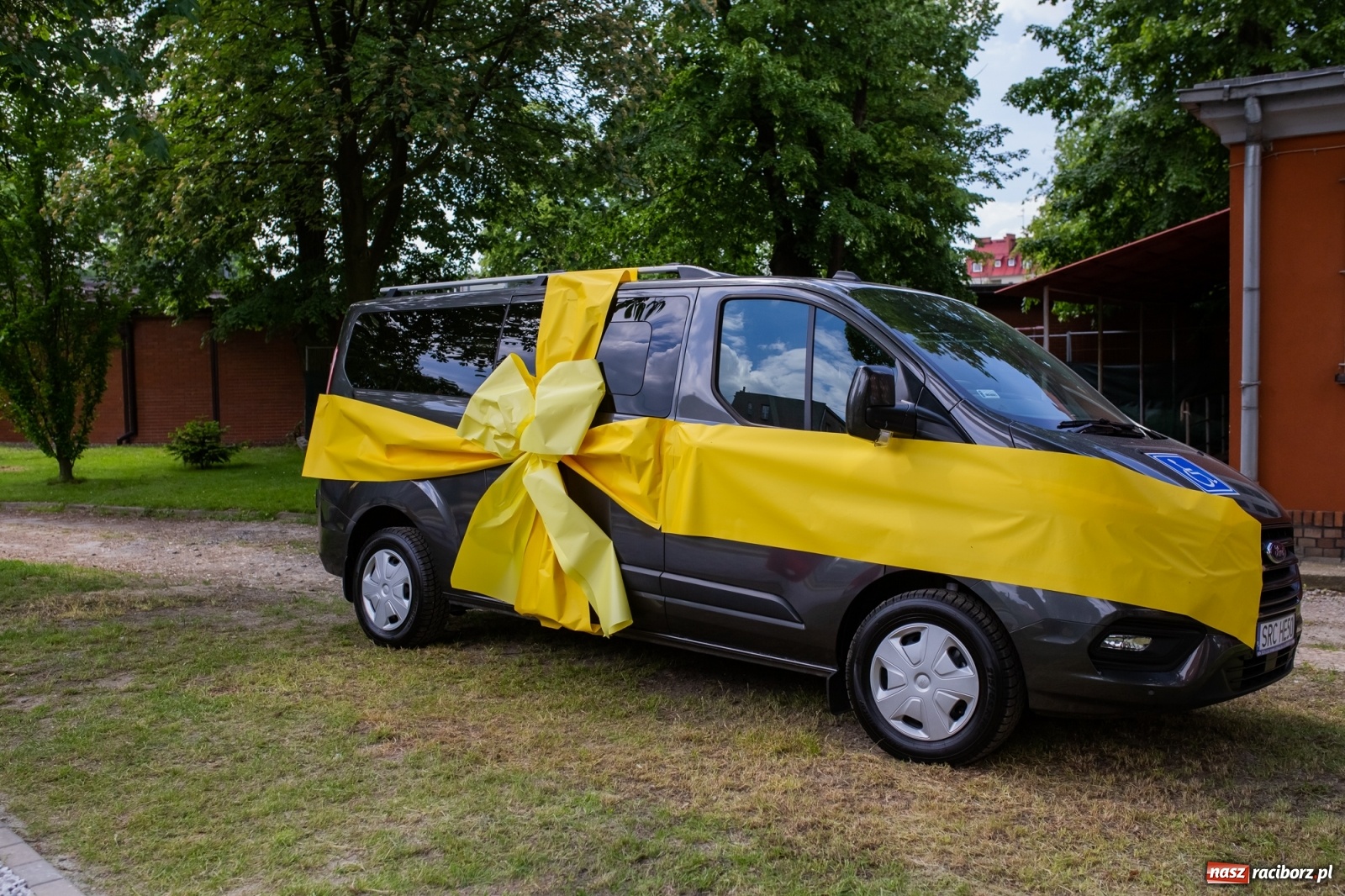 Zdjęcie w galerii na portalu naszraciborz.pl: Nowe boiska i samochód na jubileusz 185-lecia ośrodka dla niesłyszących [FOTO i WIDEO] wiadomości z regionu
