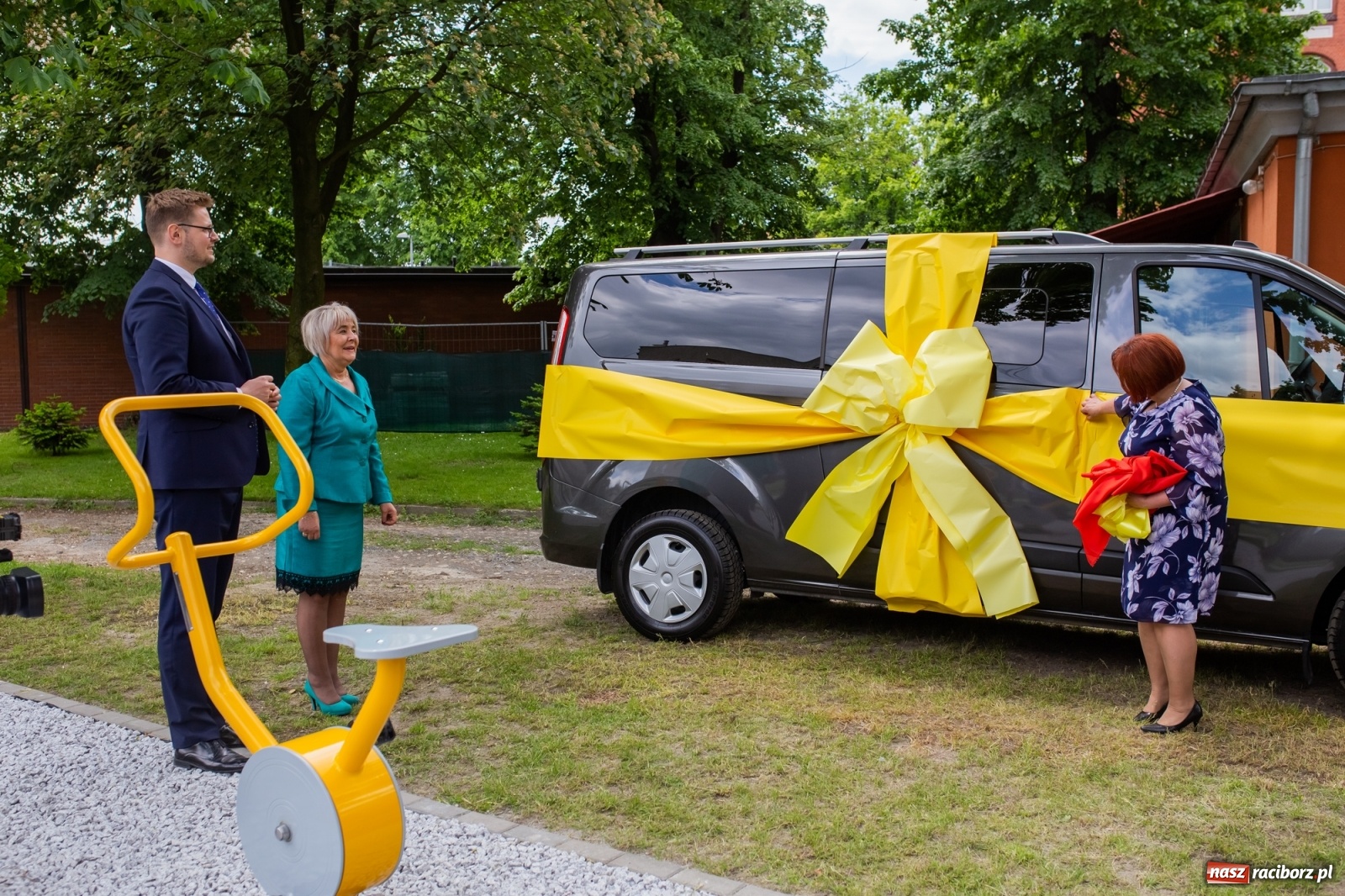 Zdjęcie w galerii na portalu naszraciborz.pl: Nowe boiska i samochód na jubileusz 185-lecia ośrodka dla niesłyszących [FOTO i WIDEO] wiadomości z regionu