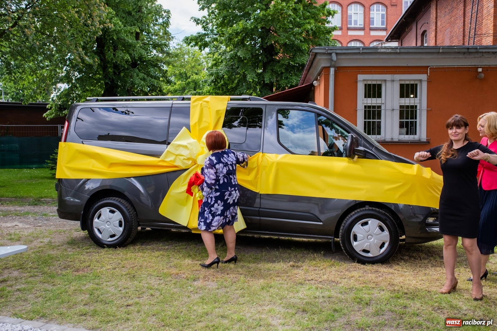 Zdjęcie w galerii na portalu naszraciborz.pl: Nowe boiska i samochód na jubileusz 185-lecia ośrodka dla niesłyszących [FOTO i WIDEO] wiadomości z regionu