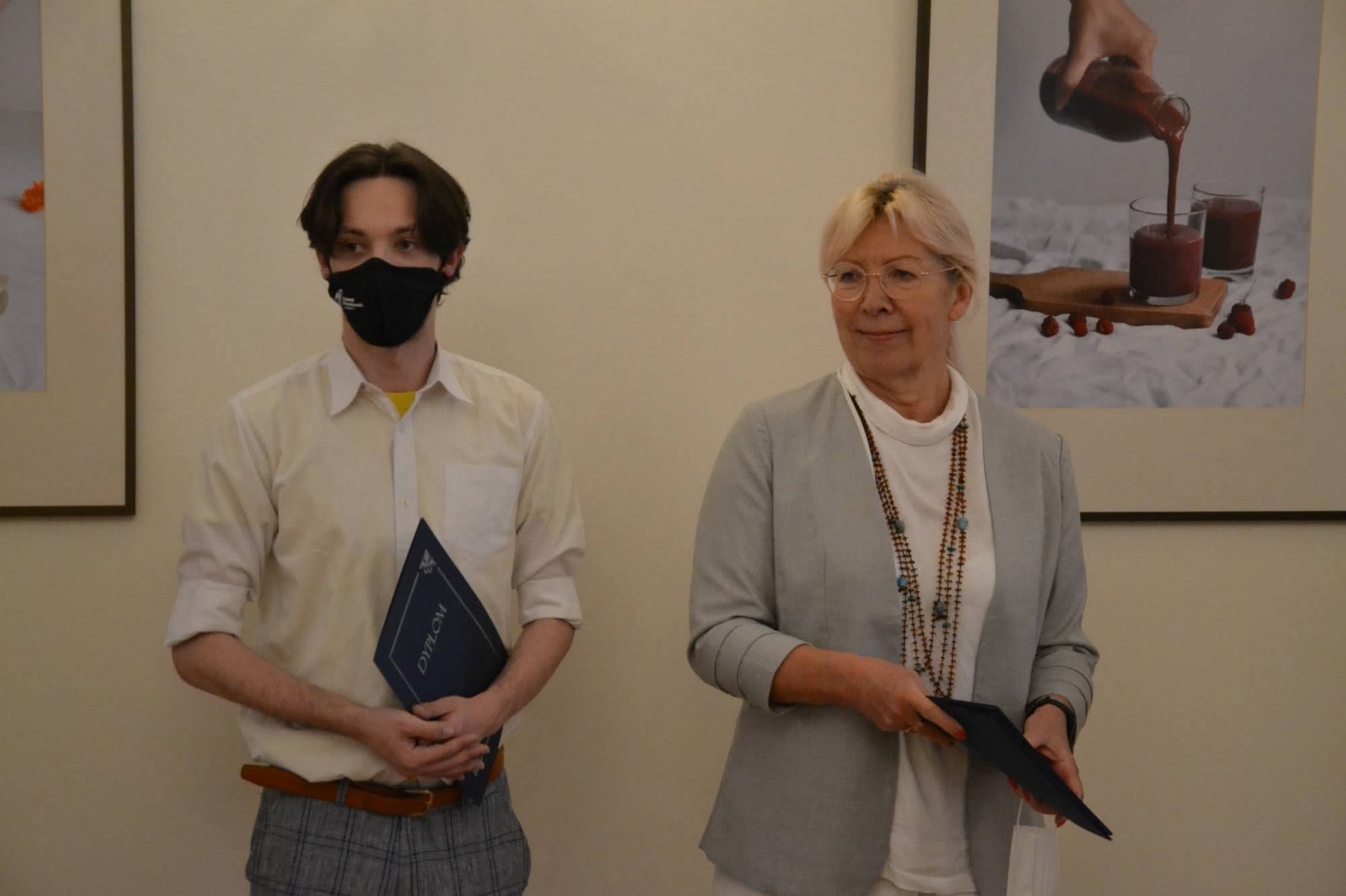 Zdjęcie w galerii na portalu naszraciborz.pl: Dyplomy 2021 - wernisaż wystawy na Zamku Piastowskim za nami wiadomości z regionu