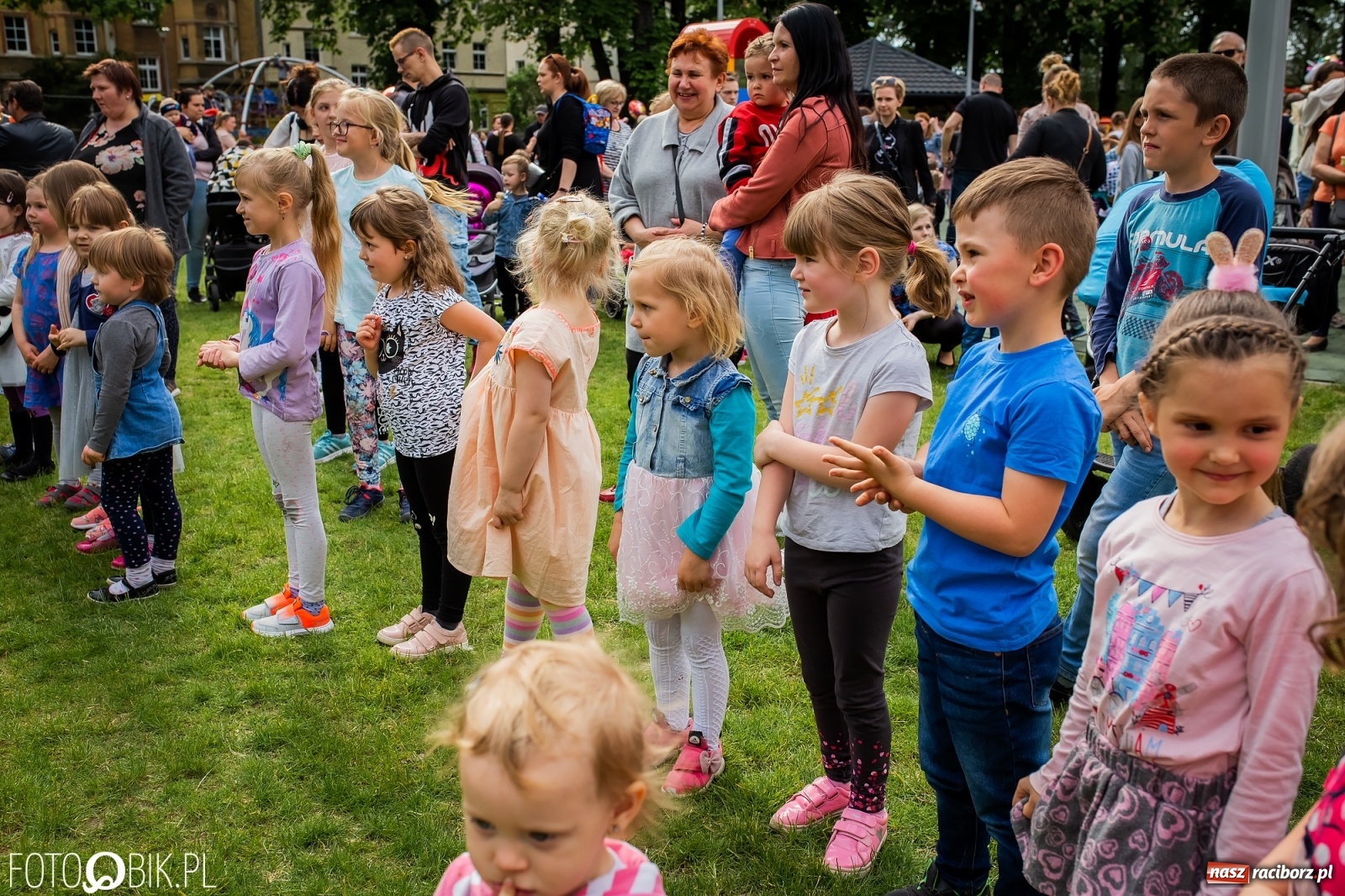 Zdjęcie w galerii na portalu naszraciborz.pl: W parku Jordanowskim i na Rynku - Dzień Dziecka w Raciborzu [FOTO] wiadomości z regionu