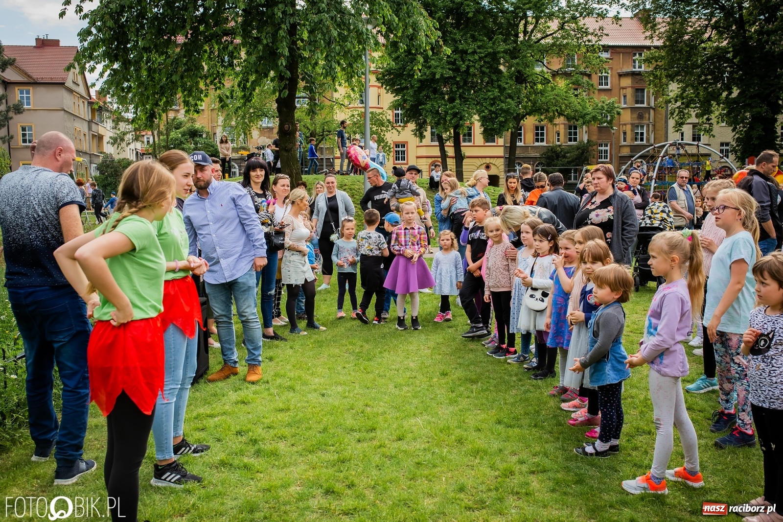 Zdjęcie w galerii na portalu naszraciborz.pl: W parku Jordanowskim i na Rynku - Dzień Dziecka w Raciborzu [FOTO] wiadomości z regionu