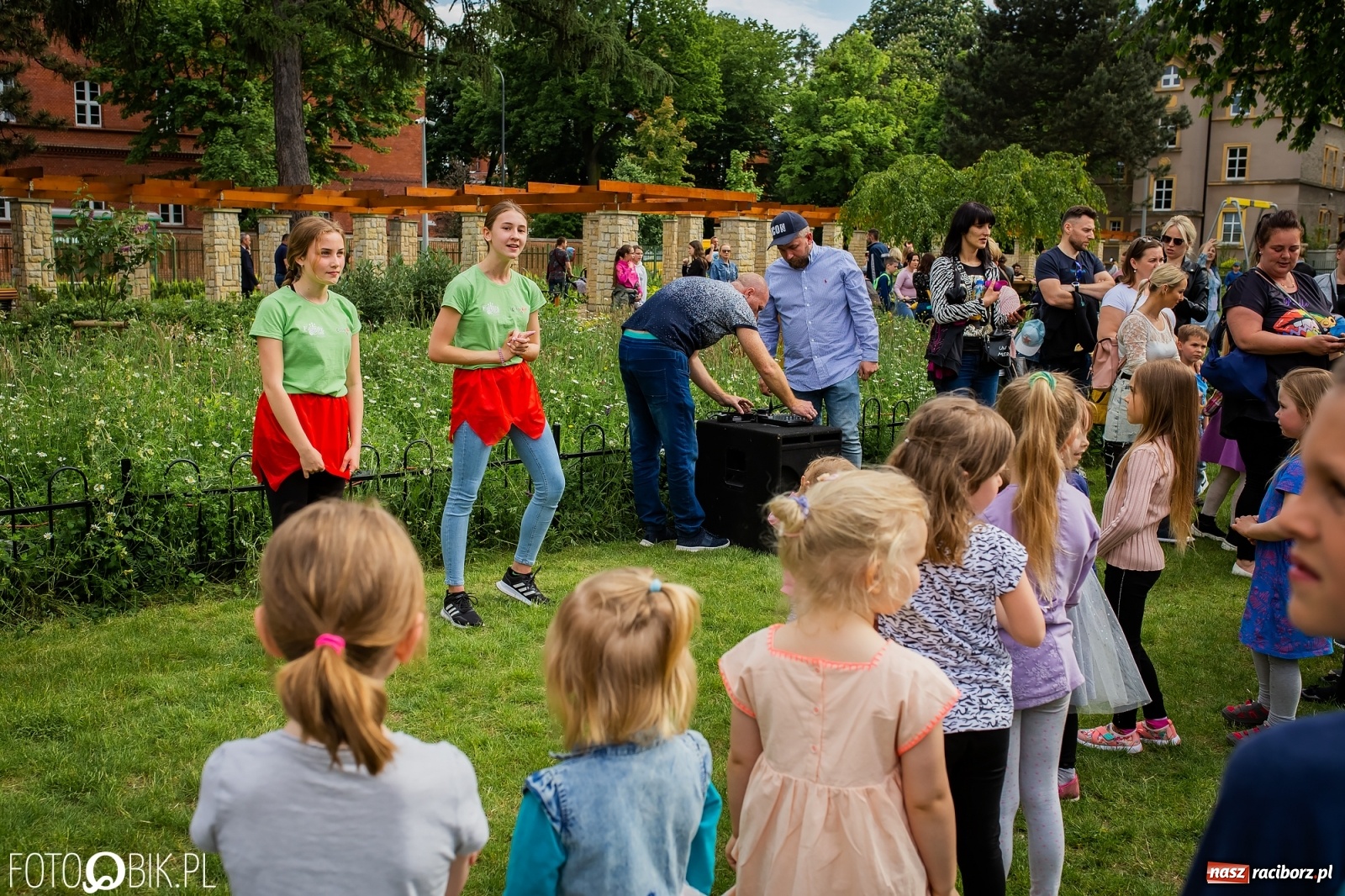Zdjęcie w galerii na portalu naszraciborz.pl: W parku Jordanowskim i na Rynku - Dzień Dziecka w Raciborzu [FOTO] wiadomości z regionu