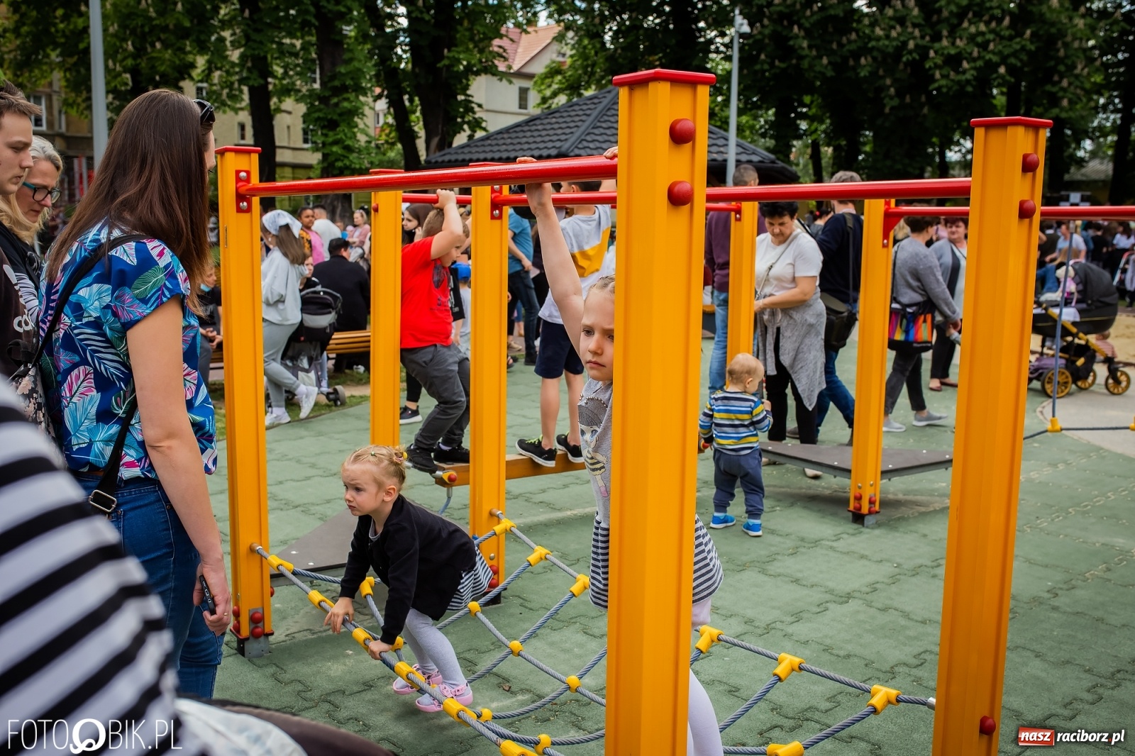 Zdjęcie w galerii na portalu naszraciborz.pl: W parku Jordanowskim i na Rynku - Dzień Dziecka w Raciborzu [FOTO] wiadomości z regionu