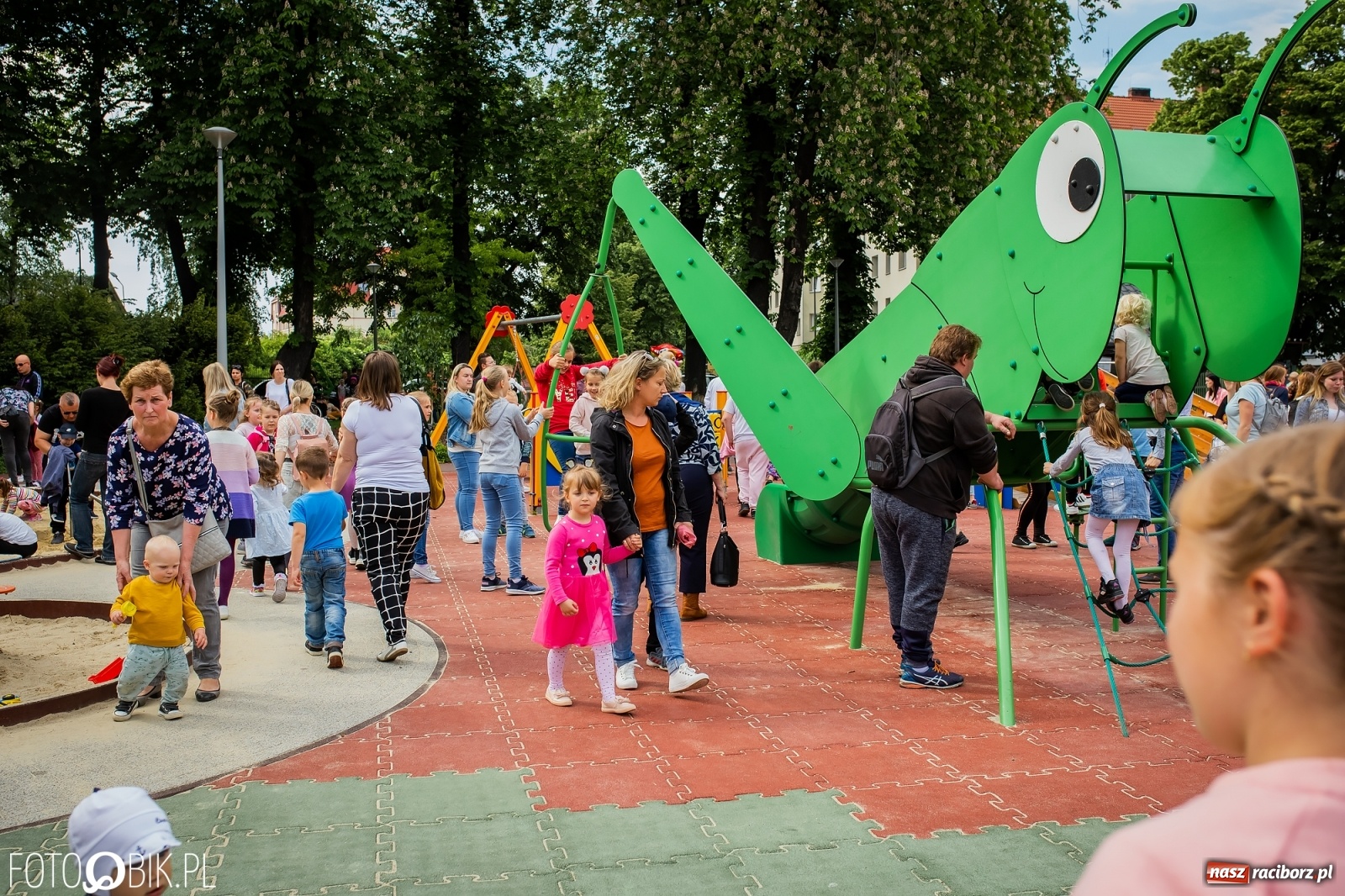 Zdjęcie w galerii na portalu naszraciborz.pl: W parku Jordanowskim i na Rynku - Dzień Dziecka w Raciborzu [FOTO] wiadomości z regionu