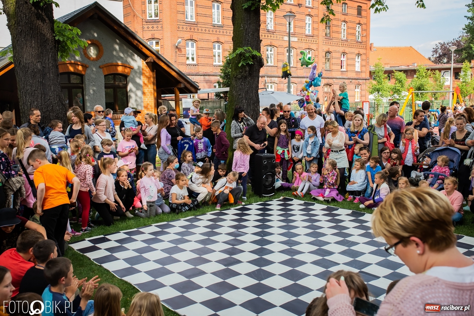 Zdjęcie w galerii na portalu naszraciborz.pl: W parku Jordanowskim i na Rynku - Dzień Dziecka w Raciborzu [FOTO] wiadomości z regionu