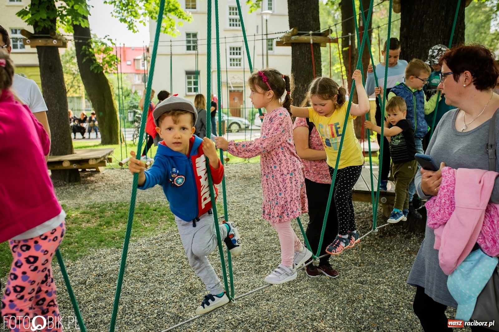 Zdjęcie w galerii na portalu naszraciborz.pl: W parku Jordanowskim i na Rynku - Dzień Dziecka w Raciborzu [FOTO] wiadomości z regionu