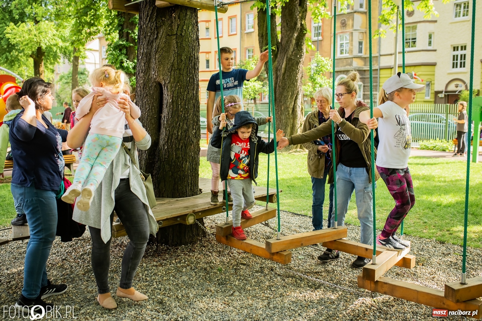 Zdjęcie w galerii na portalu naszraciborz.pl: W parku Jordanowskim i na Rynku - Dzień Dziecka w Raciborzu [FOTO] wiadomości z regionu