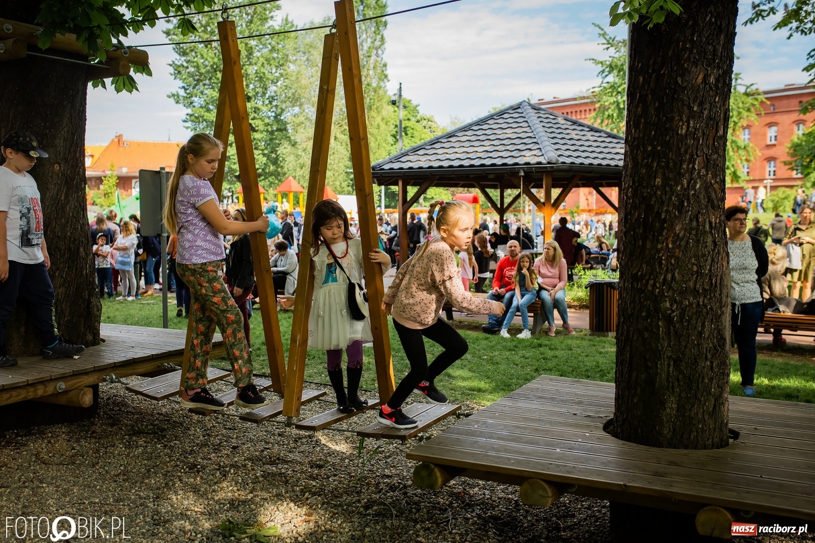 Zdjęcie w galerii na portalu naszraciborz.pl: W parku Jordanowskim i na Rynku - Dzień Dziecka w Raciborzu [FOTO] wiadomości z regionu