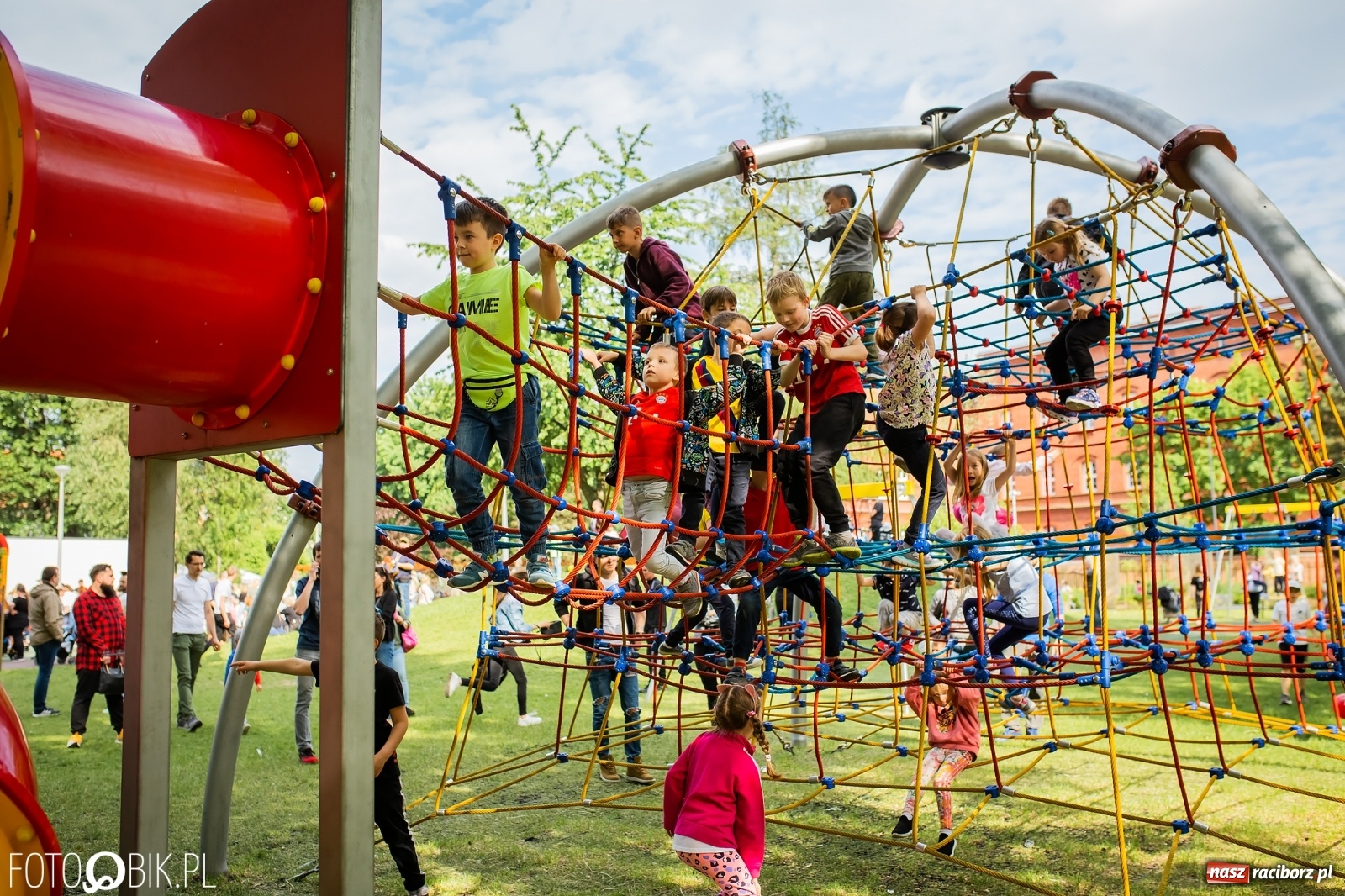 Zdjęcie w galerii na portalu naszraciborz.pl: W parku Jordanowskim i na Rynku - Dzień Dziecka w Raciborzu [FOTO] wiadomości z regionu