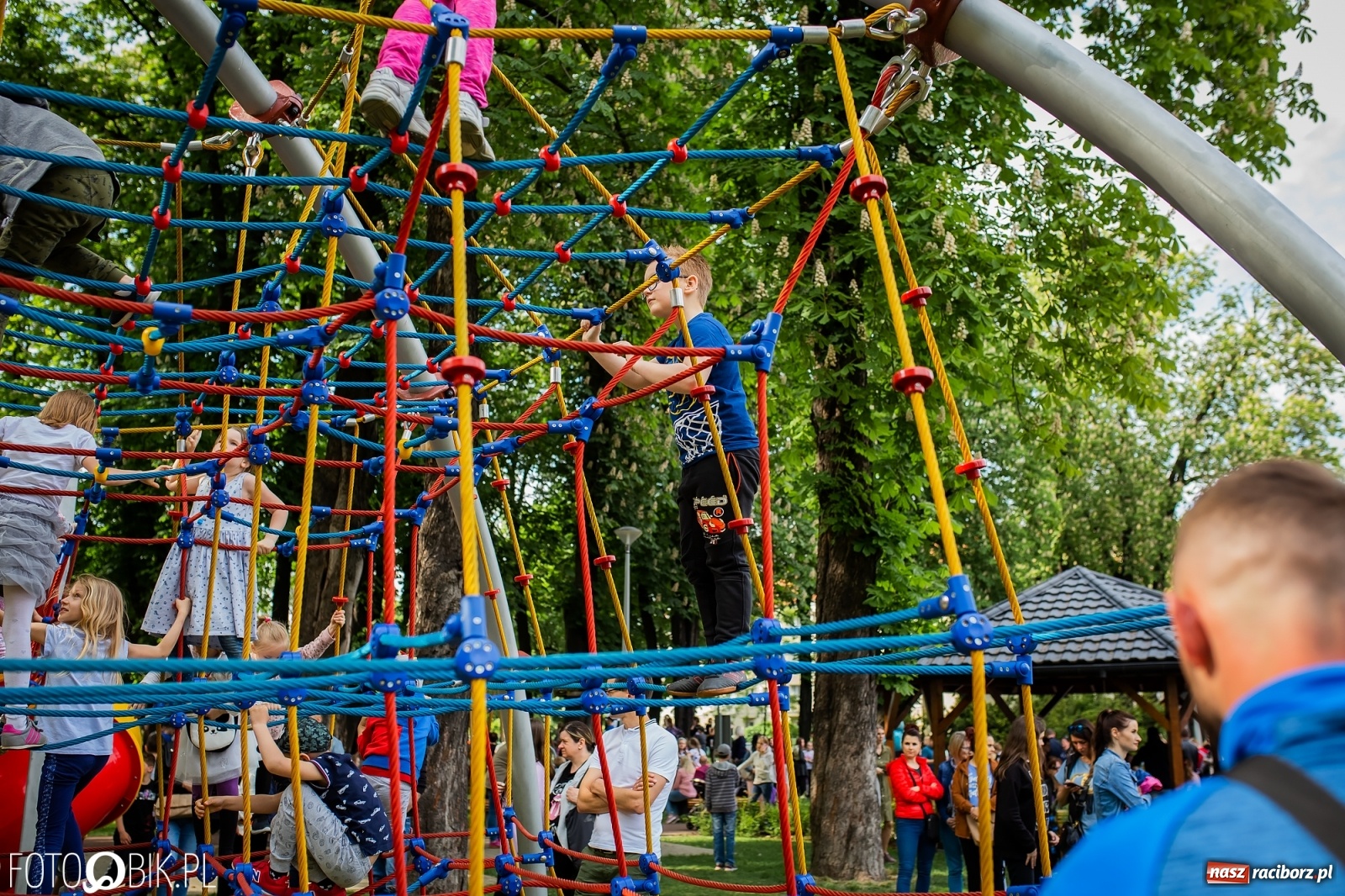 Zdjęcie w galerii na portalu naszraciborz.pl: W parku Jordanowskim i na Rynku - Dzień Dziecka w Raciborzu [FOTO] wiadomości z regionu