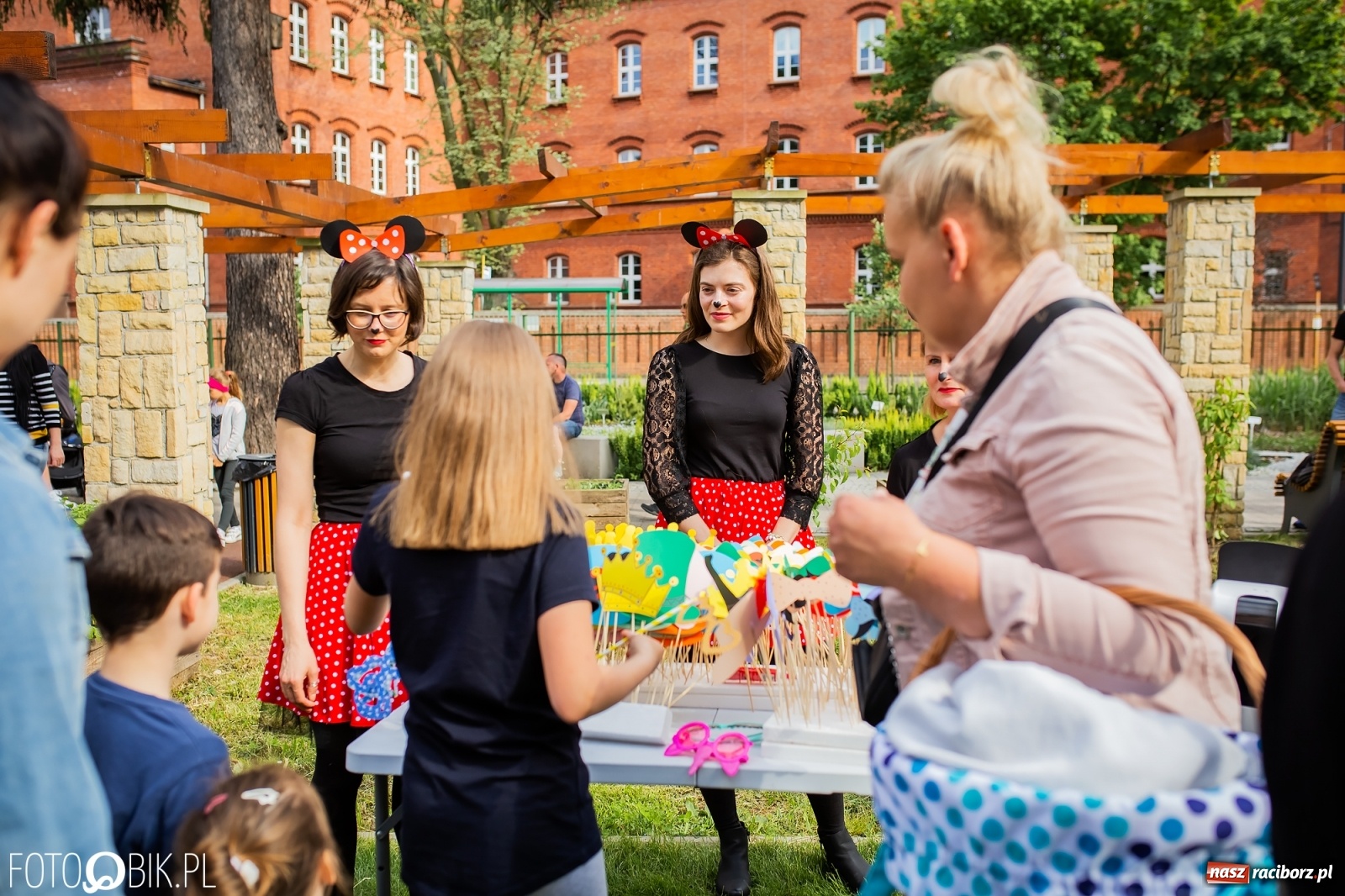 Zdjęcie w galerii na portalu naszraciborz.pl: W parku Jordanowskim i na Rynku - Dzień Dziecka w Raciborzu [FOTO] wiadomości z regionu