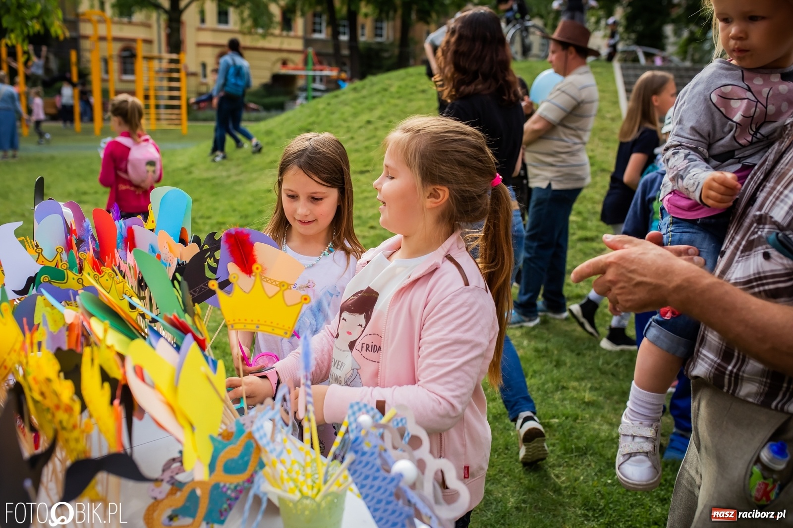 Zdjęcie w galerii na portalu naszraciborz.pl: W parku Jordanowskim i na Rynku - Dzień Dziecka w Raciborzu [FOTO] wiadomości z regionu