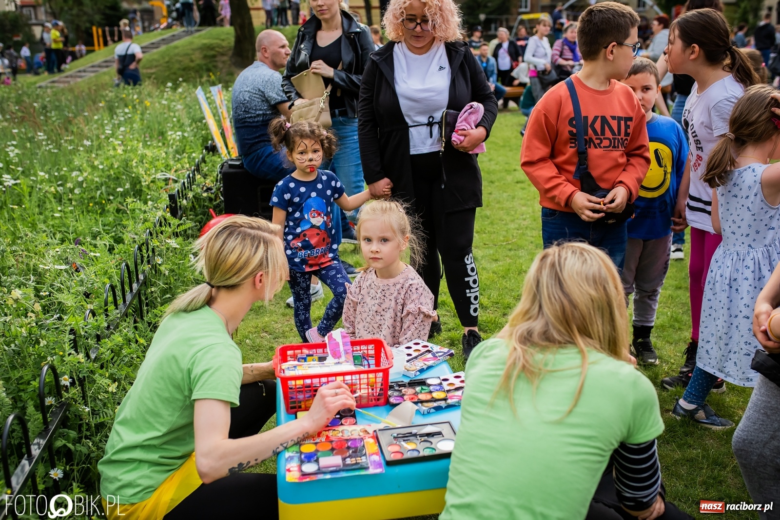 Zdjęcie w galerii na portalu naszraciborz.pl: W parku Jordanowskim i na Rynku - Dzień Dziecka w Raciborzu [FOTO] wiadomości z regionu