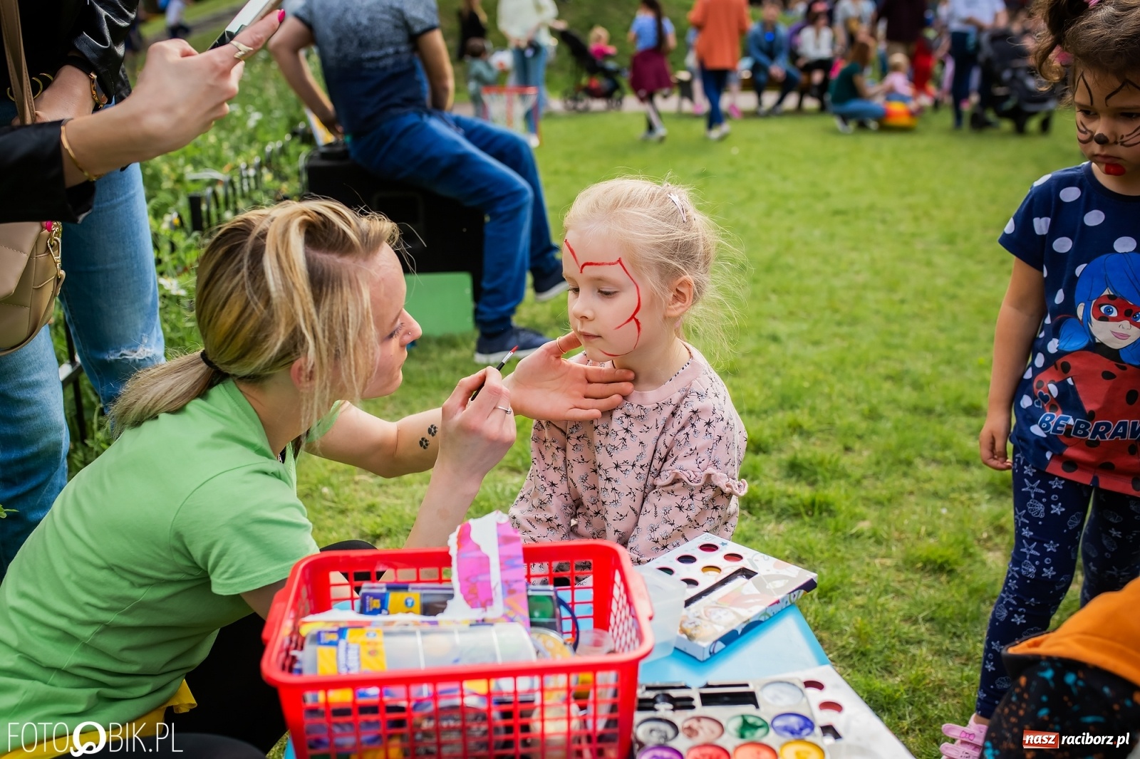 Zdjęcie w galerii na portalu naszraciborz.pl: W parku Jordanowskim i na Rynku - Dzień Dziecka w Raciborzu [FOTO] wiadomości z regionu