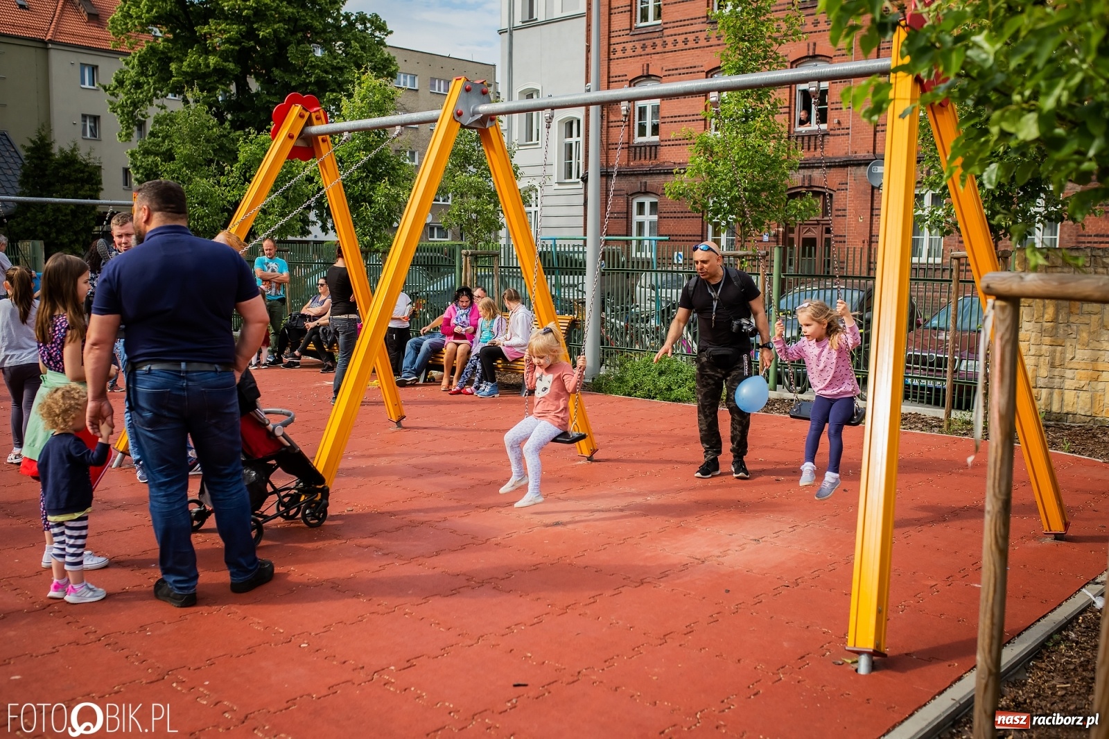 Zdjęcie w galerii na portalu naszraciborz.pl: W parku Jordanowskim i na Rynku - Dzień Dziecka w Raciborzu [FOTO] wiadomości z regionu