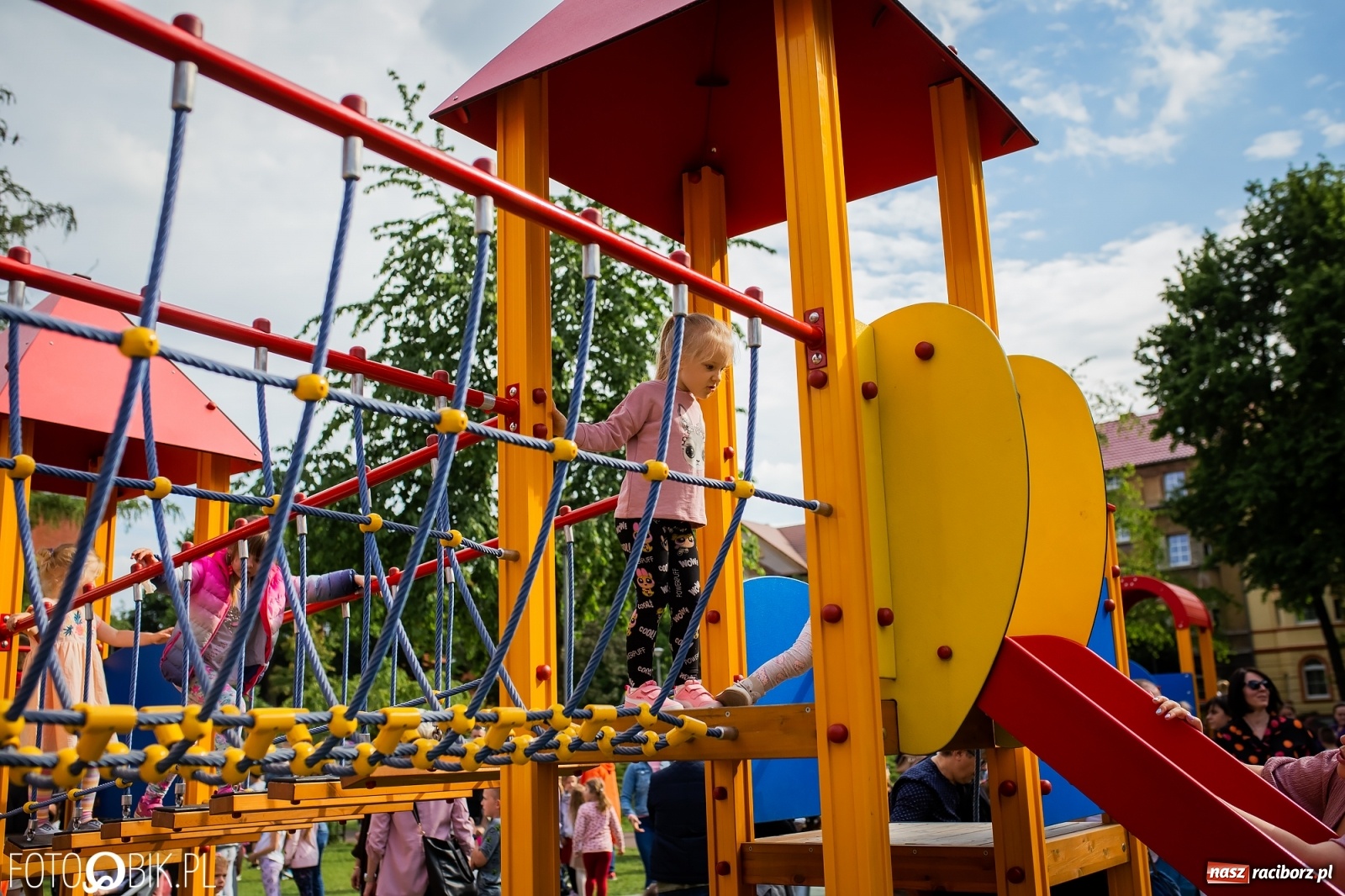Zdjęcie w galerii na portalu naszraciborz.pl: W parku Jordanowskim i na Rynku - Dzień Dziecka w Raciborzu [FOTO] wiadomości z regionu