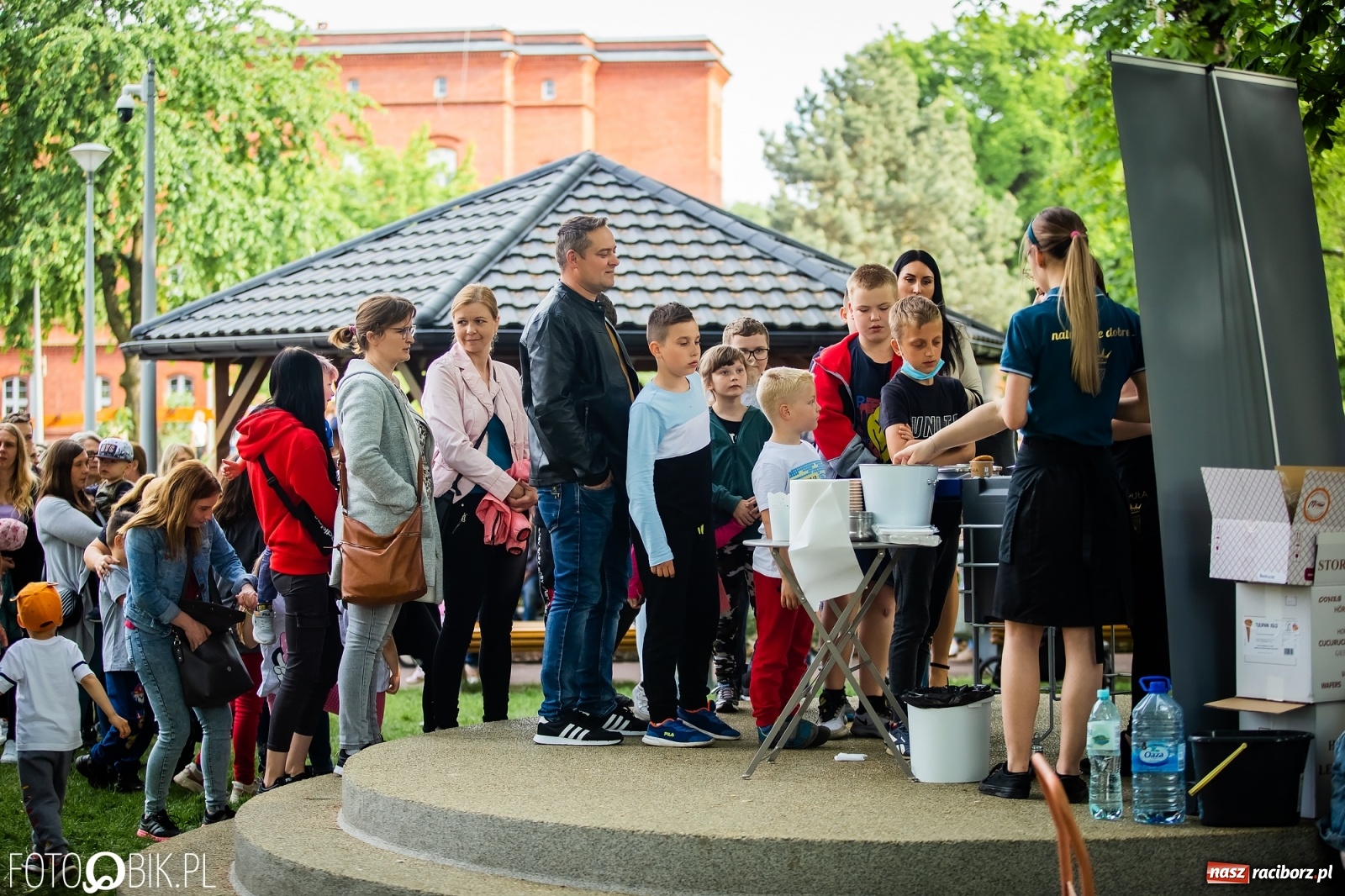 Zdjęcie w galerii na portalu naszraciborz.pl: W parku Jordanowskim i na Rynku - Dzień Dziecka w Raciborzu [FOTO] wiadomości z regionu