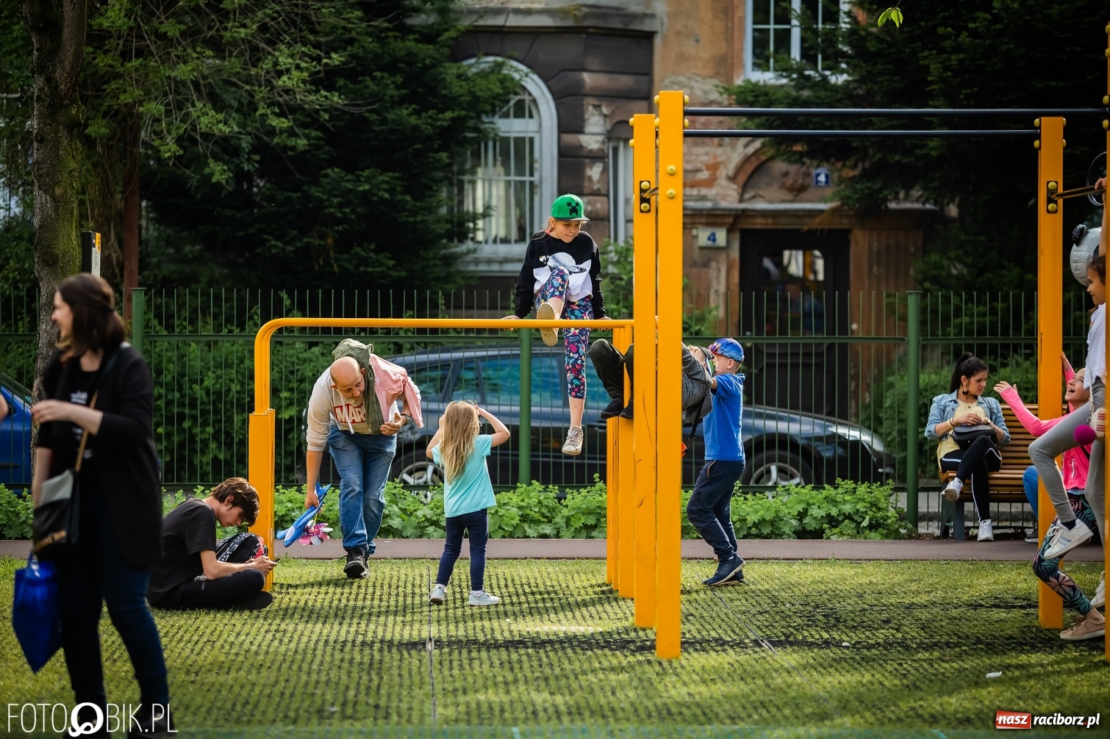 Zdjęcie w galerii na portalu naszraciborz.pl: W parku Jordanowskim i na Rynku - Dzień Dziecka w Raciborzu [FOTO] wiadomości z regionu