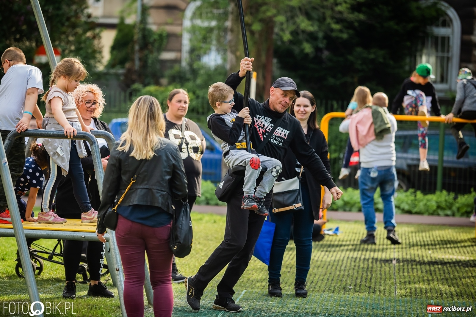Zdjęcie w galerii na portalu naszraciborz.pl: W parku Jordanowskim i na Rynku - Dzień Dziecka w Raciborzu [FOTO] wiadomości z regionu