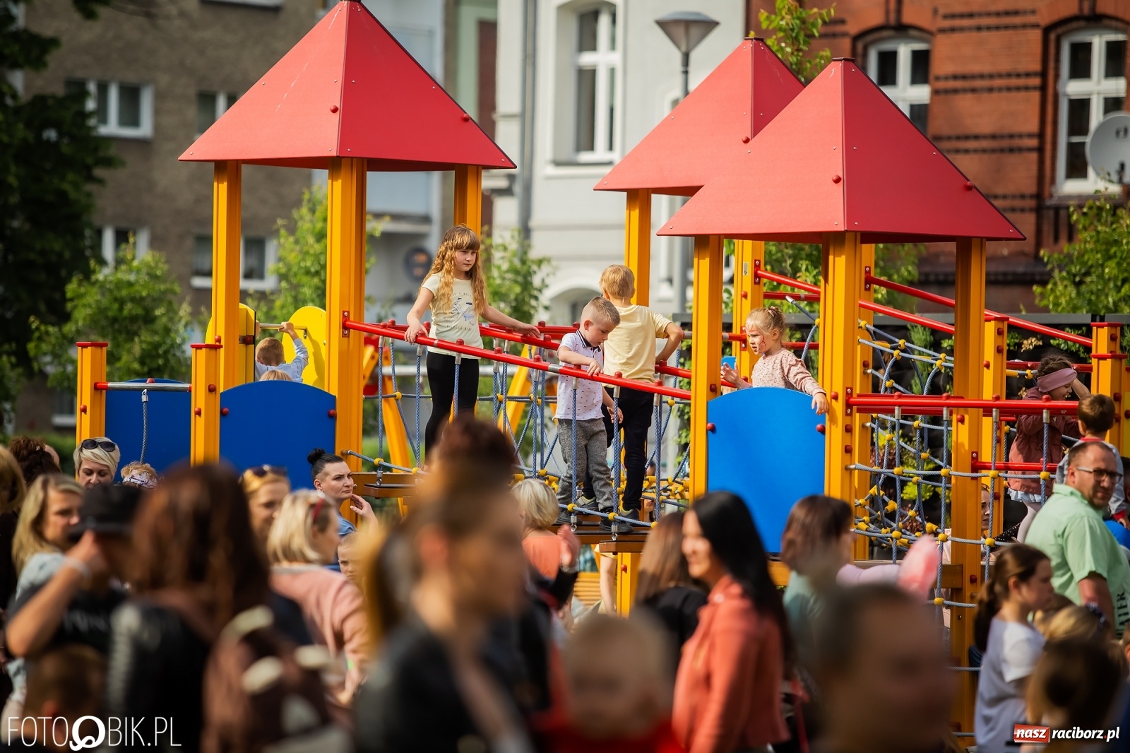 Zdjęcie w galerii na portalu naszraciborz.pl: W parku Jordanowskim i na Rynku - Dzień Dziecka w Raciborzu [FOTO] wiadomości z regionu