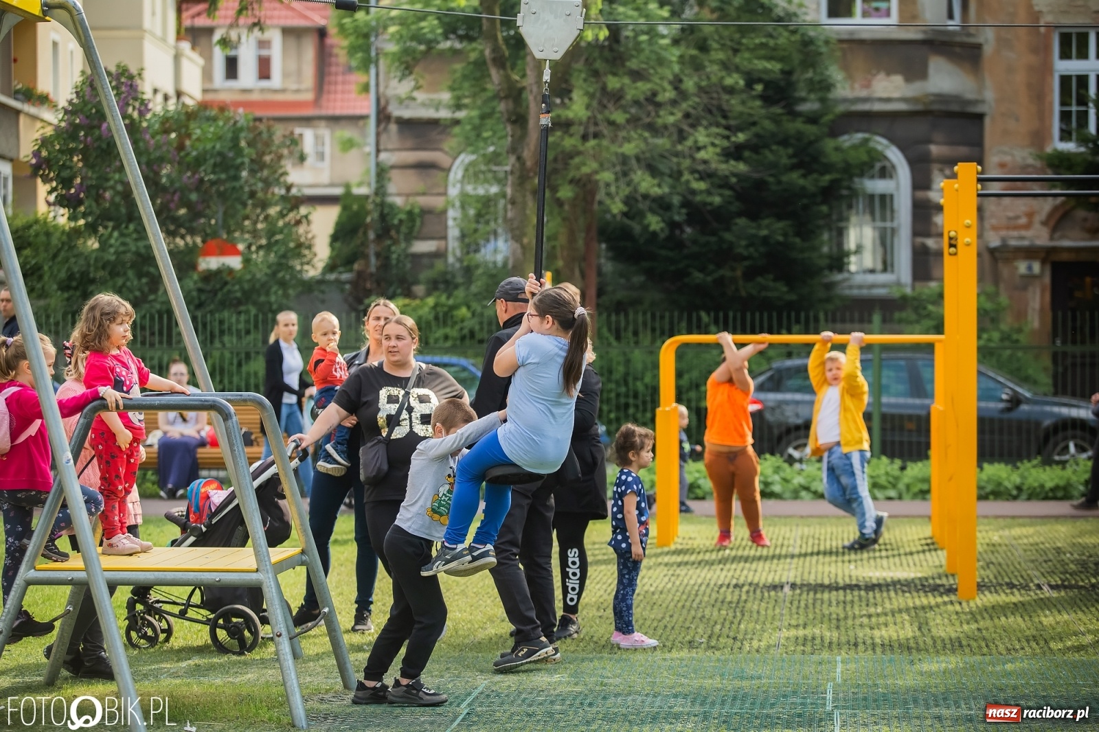 Zdjęcie w galerii na portalu naszraciborz.pl: W parku Jordanowskim i na Rynku - Dzień Dziecka w Raciborzu [FOTO] wiadomości z regionu