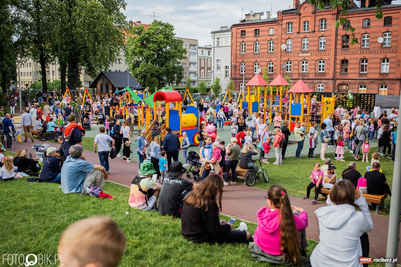 Zdjęcie w galerii na portalu naszraciborz.pl: W parku Jordanowskim i na Rynku - Dzień Dziecka w Raciborzu [FOTO] wiadomości z regionu