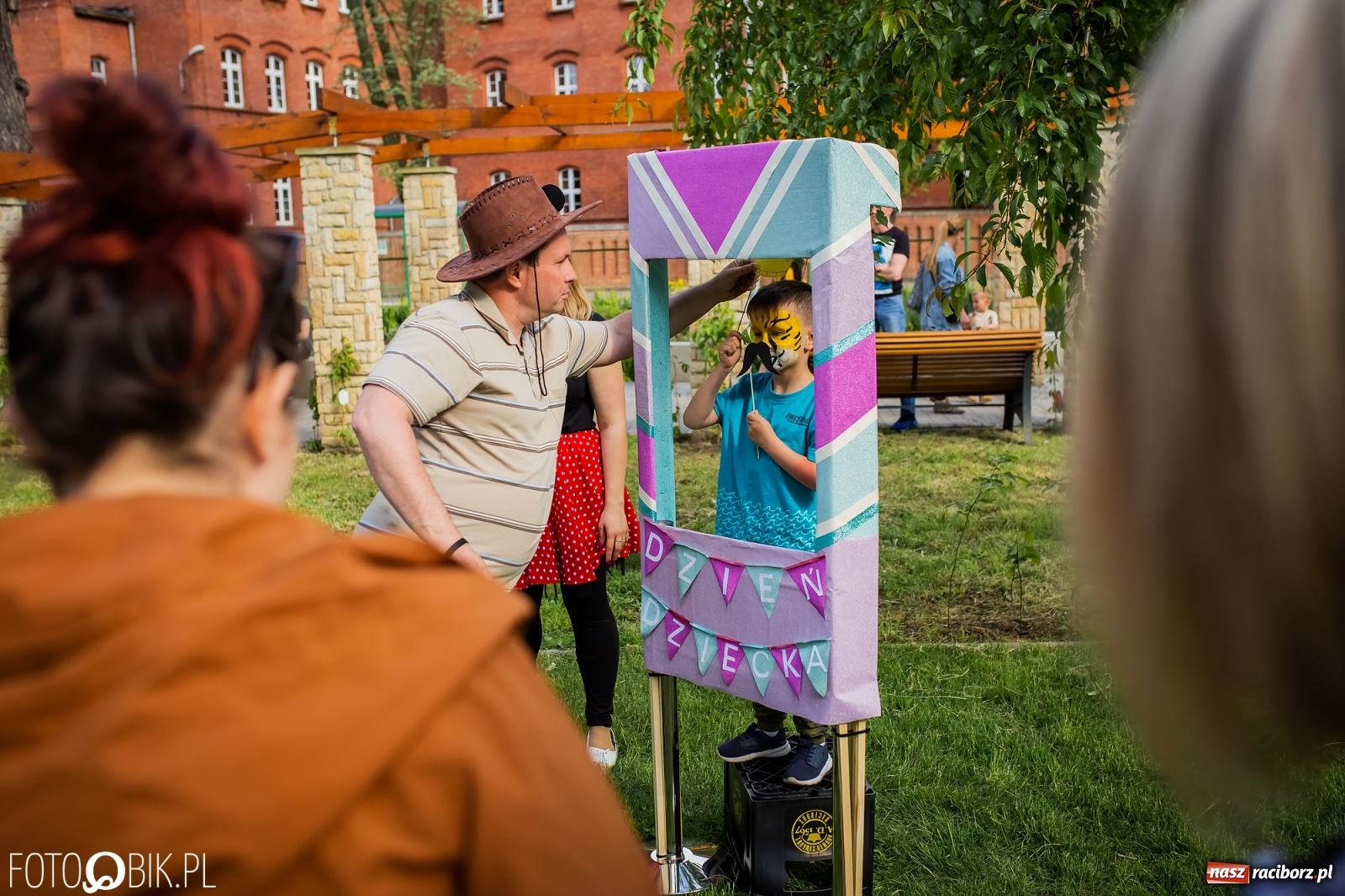 Zdjęcie w galerii na portalu naszraciborz.pl: W parku Jordanowskim i na Rynku - Dzień Dziecka w Raciborzu [FOTO] wiadomości z regionu