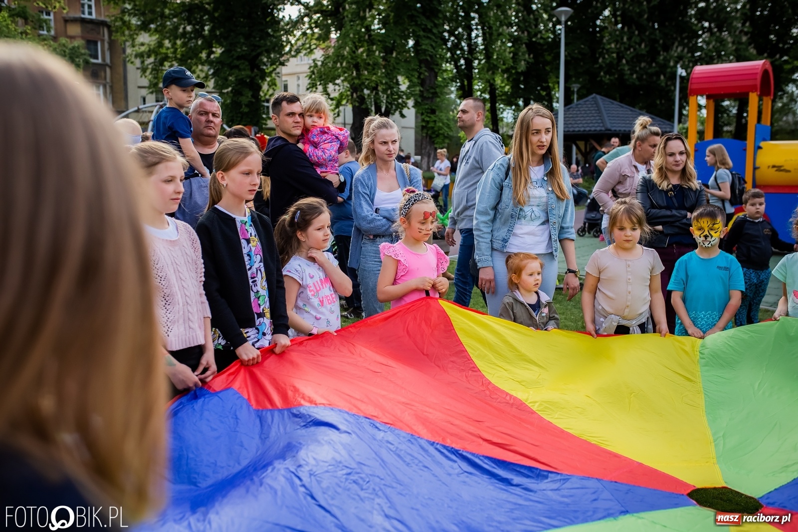 Zdjęcie w galerii na portalu naszraciborz.pl: W parku Jordanowskim i na Rynku - Dzień Dziecka w Raciborzu [FOTO] wiadomości z regionu
