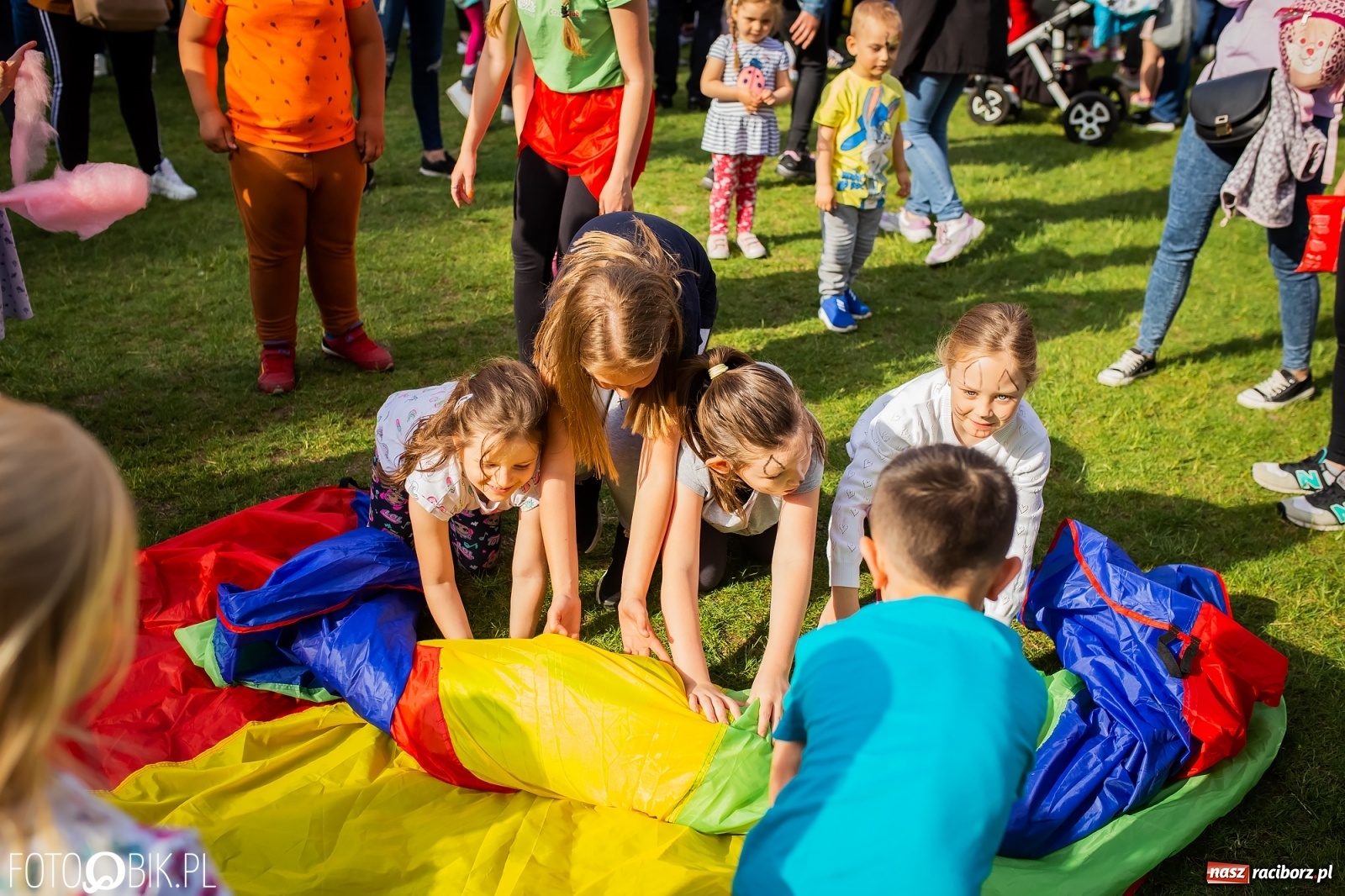 Zdjęcie w galerii na portalu naszraciborz.pl: W parku Jordanowskim i na Rynku - Dzień Dziecka w Raciborzu [FOTO] wiadomości z regionu