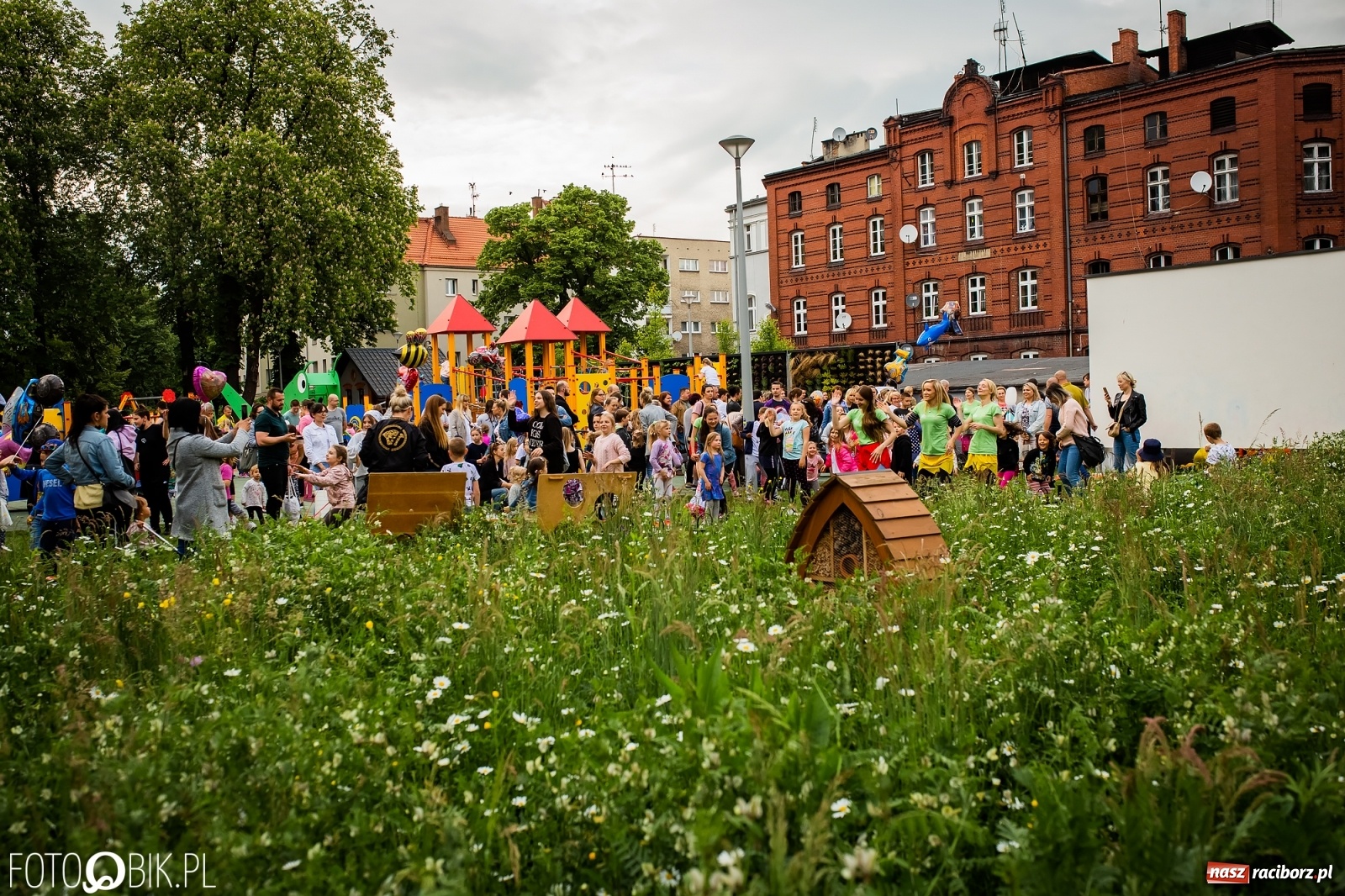 Zdjęcie w galerii na portalu naszraciborz.pl: W parku Jordanowskim i na Rynku - Dzień Dziecka w Raciborzu [FOTO] wiadomości z regionu