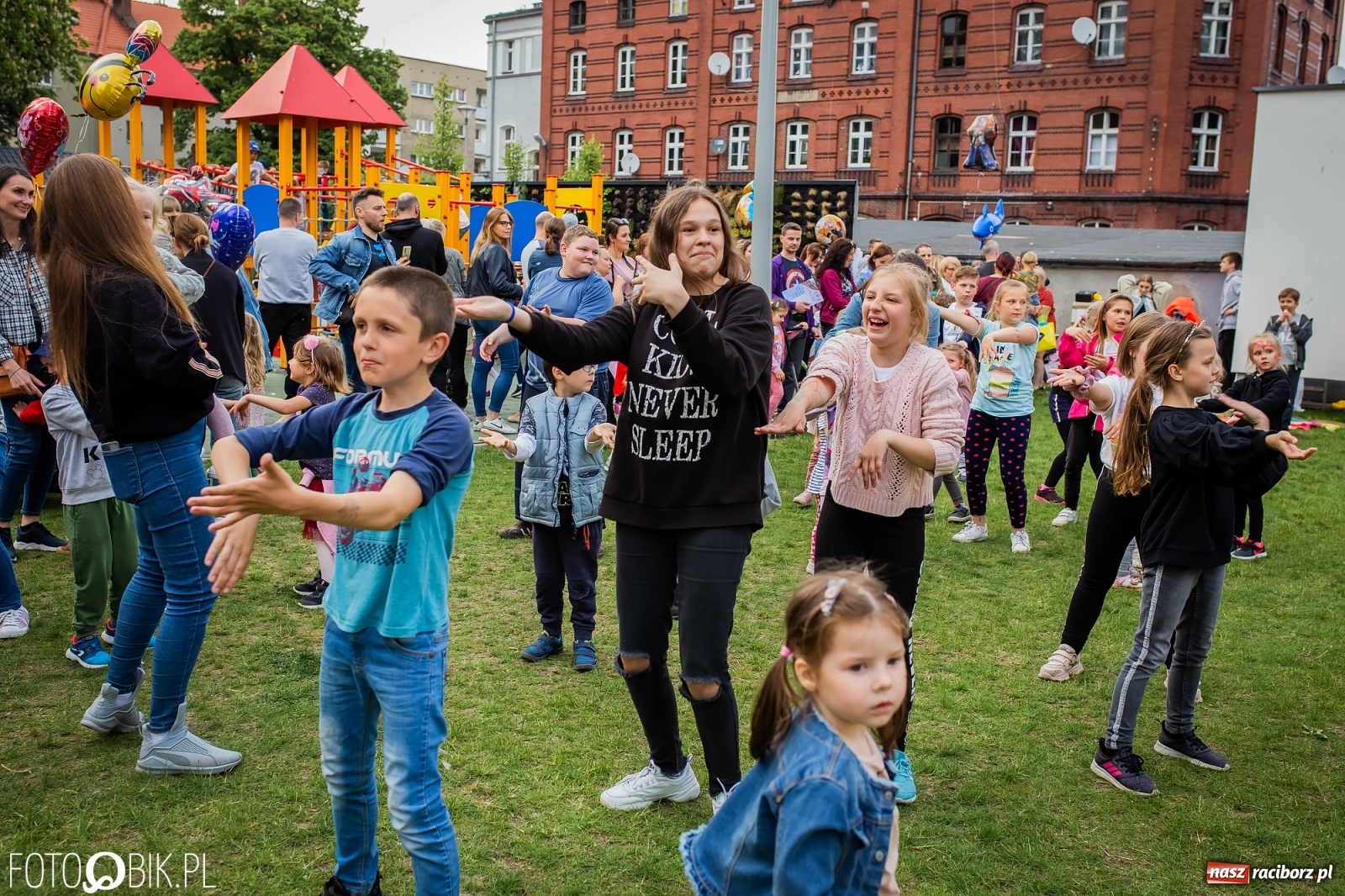Zdjęcie w galerii na portalu naszraciborz.pl: W parku Jordanowskim i na Rynku - Dzień Dziecka w Raciborzu [FOTO] wiadomości z regionu