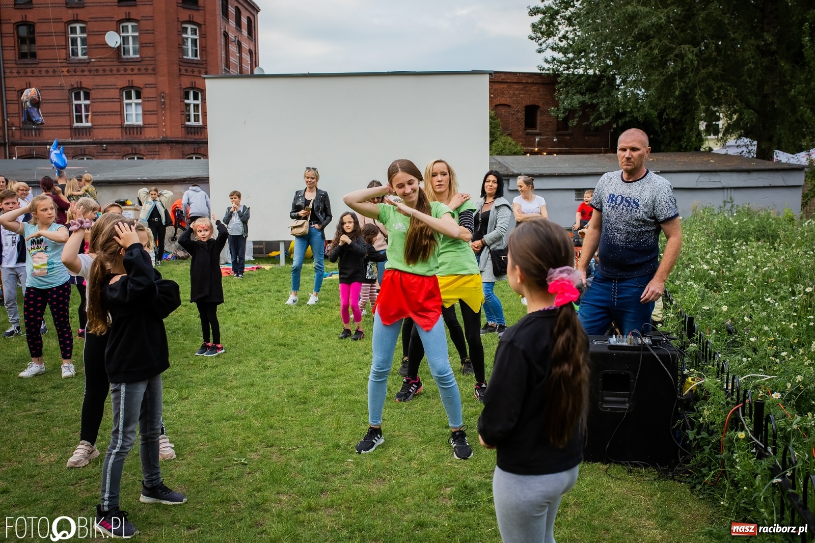 Zdjęcie w galerii na portalu naszraciborz.pl: W parku Jordanowskim i na Rynku - Dzień Dziecka w Raciborzu [FOTO] wiadomości z regionu