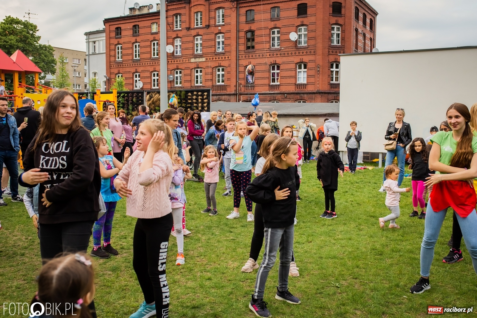 Zdjęcie w galerii na portalu naszraciborz.pl: W parku Jordanowskim i na Rynku - Dzień Dziecka w Raciborzu [FOTO] wiadomości z regionu