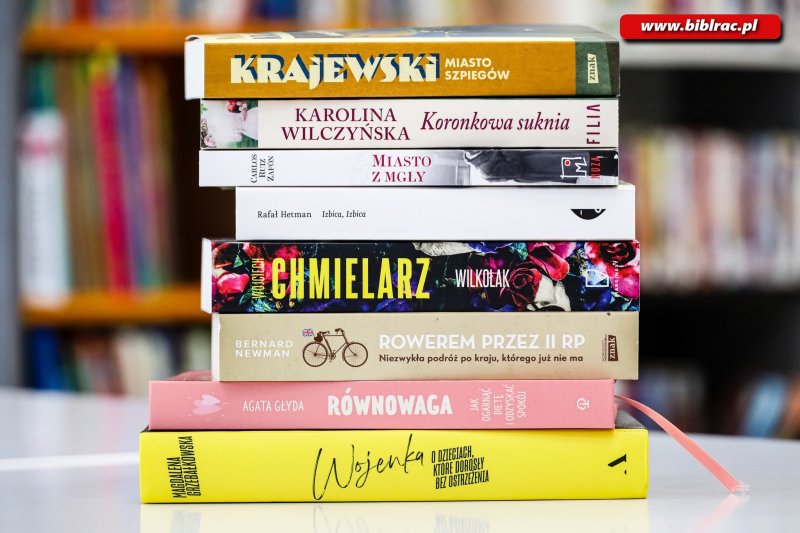Zdjęcie w galerii na portalu naszraciborz.pl: Wydawnicze nowości na bibliotecznych półkach wiadomości z regionu