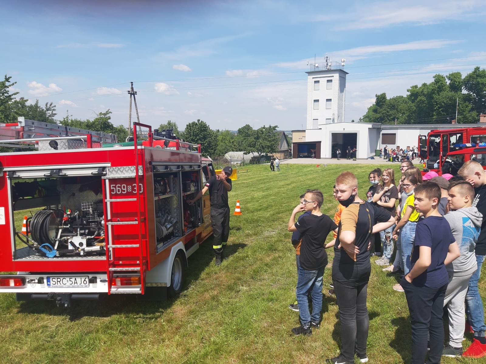 Zdjęcie w galerii na portalu naszraciborz.pl: Strażacka akcja w Brzeziu. Ewakuowano szkołę [FOTO] wiadomości z regionu