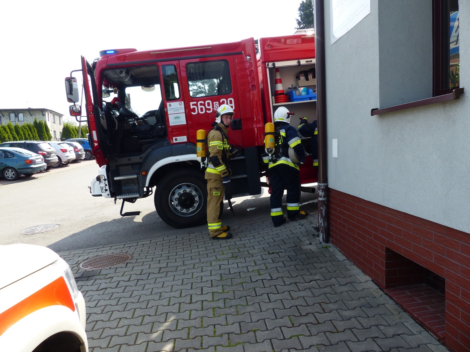 Zdjęcie w galerii na portalu naszraciborz.pl: Strażacka akcja w Brzeziu. Ewakuowano szkołę [FOTO] wiadomości z regionu