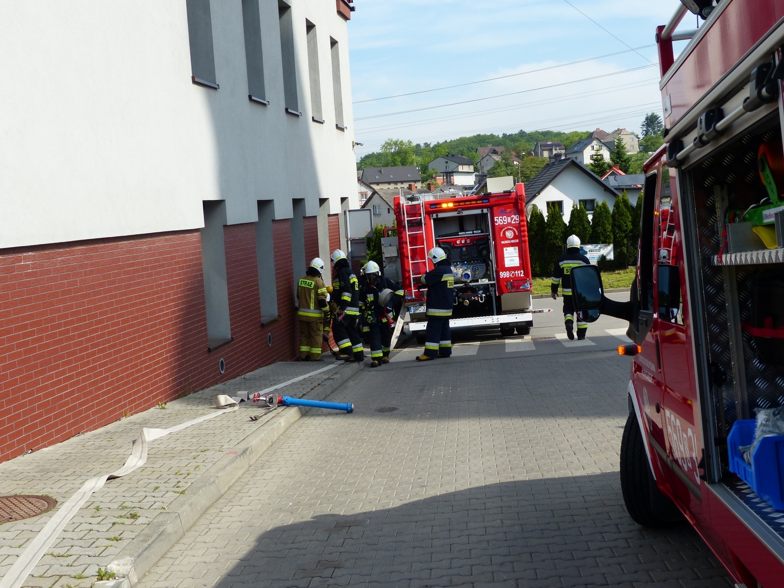 Zdjęcie w galerii na portalu naszraciborz.pl: Strażacka akcja w Brzeziu. Ewakuowano szkołę [FOTO] wiadomości z regionu