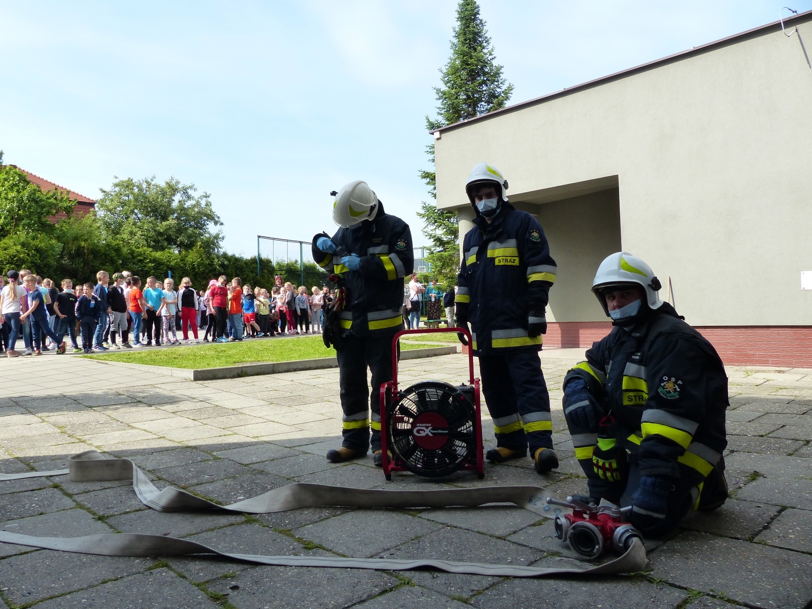 Zdjęcie w galerii na portalu naszraciborz.pl: Strażacka akcja w Brzeziu. Ewakuowano szkołę [FOTO] wiadomości z regionu