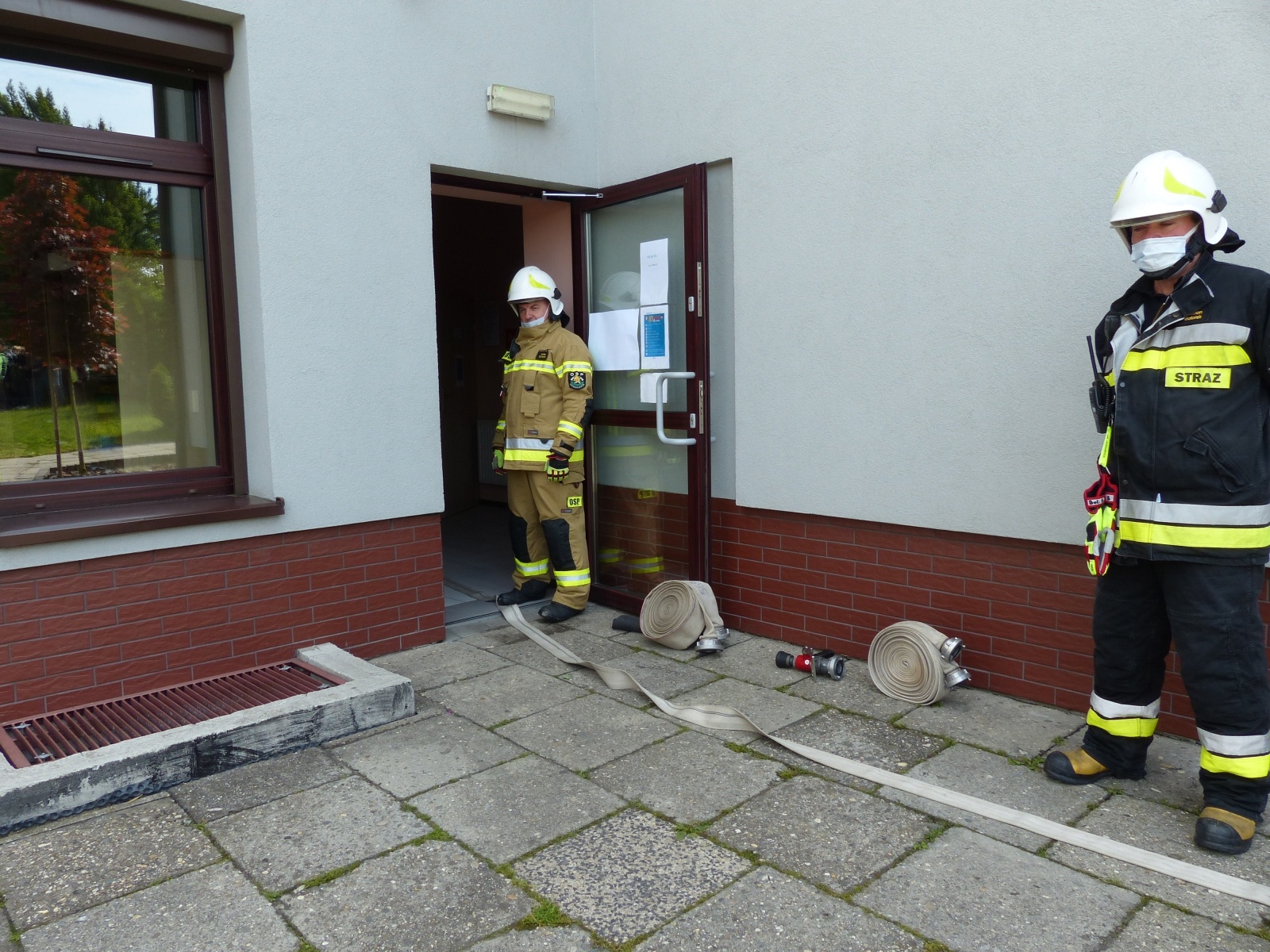 Zdjęcie w galerii na portalu naszraciborz.pl: Strażacka akcja w Brzeziu. Ewakuowano szkołę [FOTO] wiadomości z regionu