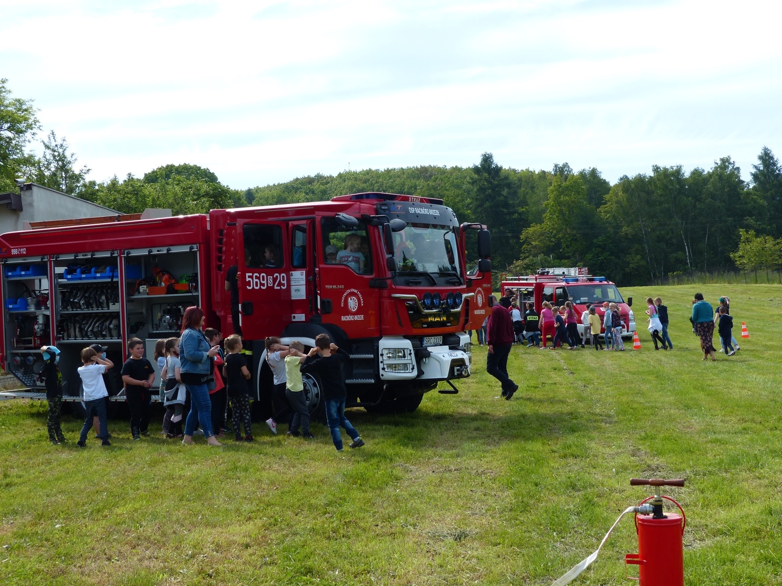 Zdjęcie w galerii na portalu naszraciborz.pl: Strażacka akcja w Brzeziu. Ewakuowano szkołę [FOTO] wiadomości z regionu