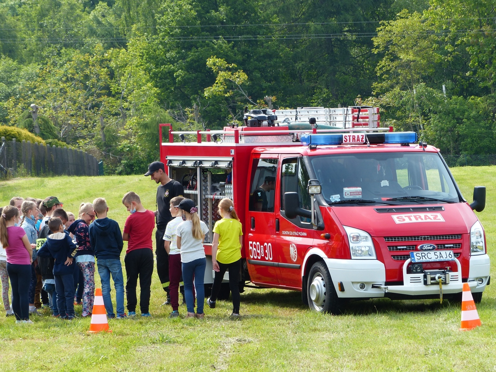Zdjęcie w galerii na portalu naszraciborz.pl: Strażacka akcja w Brzeziu. Ewakuowano szkołę [FOTO] wiadomości z regionu